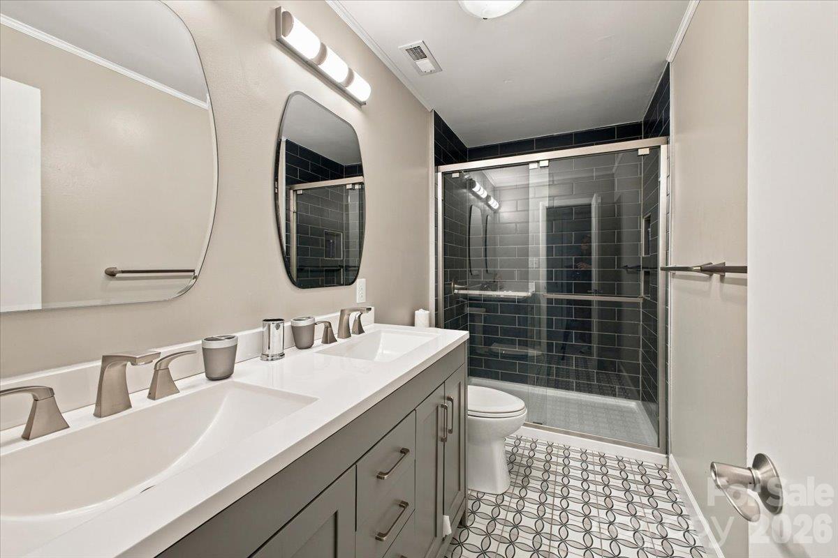 Primary ensuite bathroom on 3rd level - 5805 Sharon Road, Charlotte