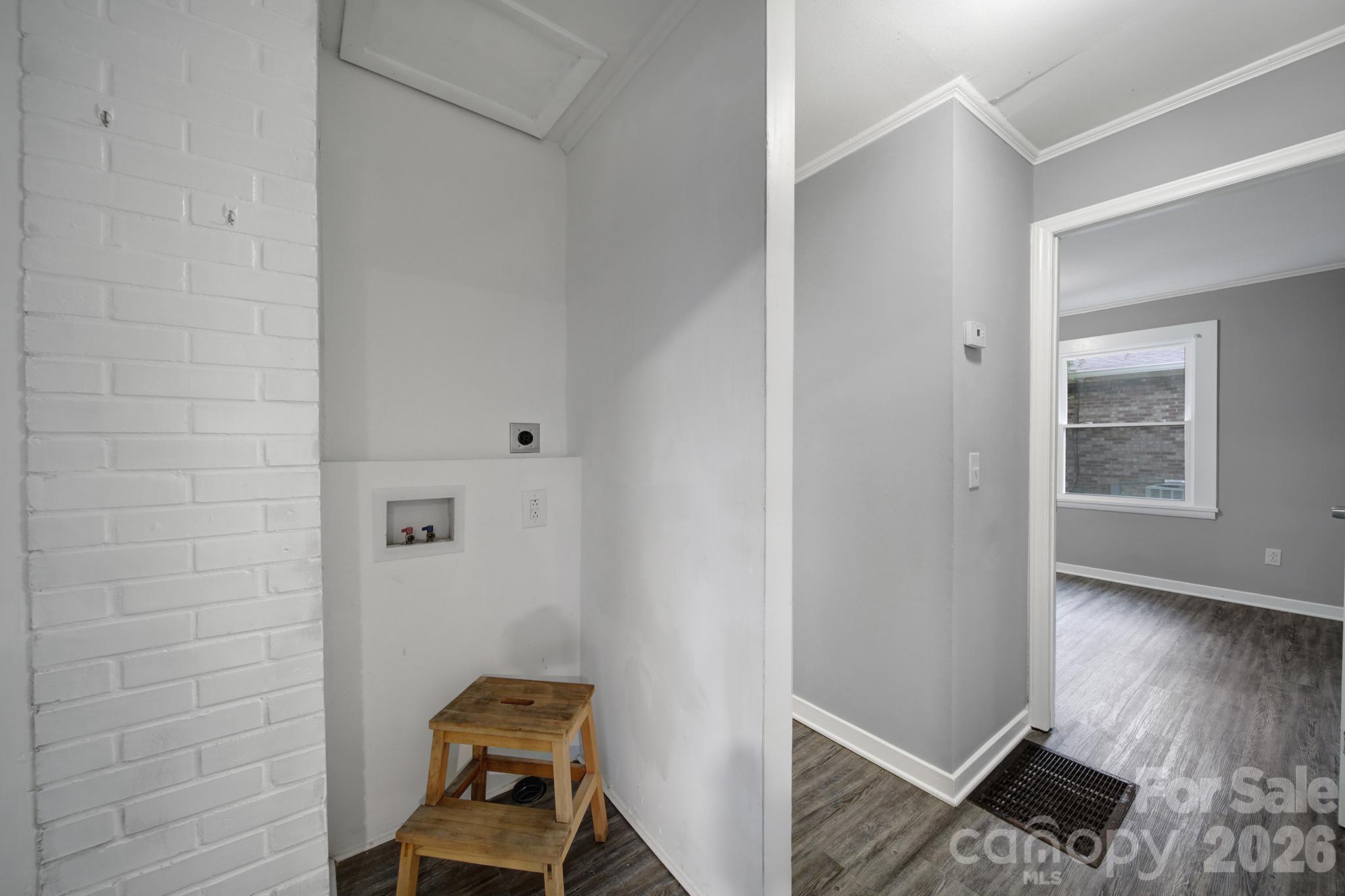 Laundry - 1064 Stonewall Avenue, Rock Hill