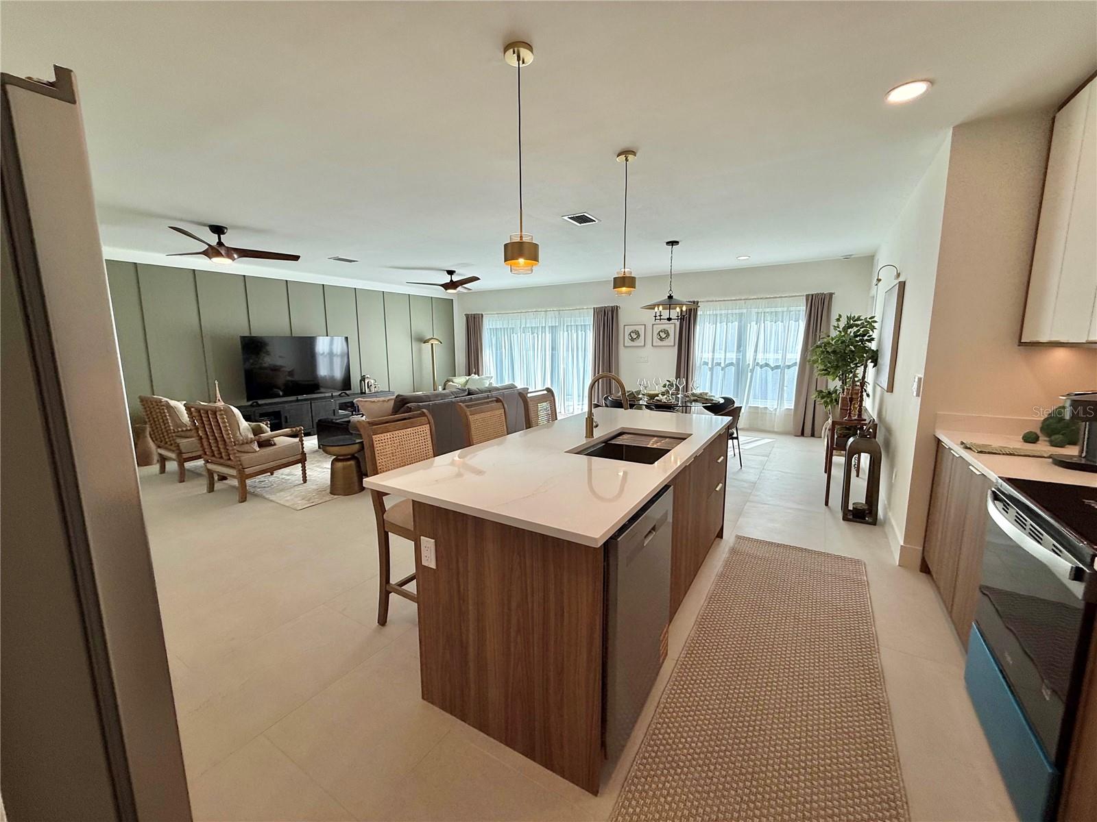 Single Family Residence at 5813 REGENT RD, VENICE, photo 5 of 18