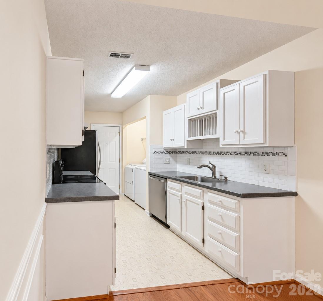 Single Family Residence at 1089 Weddington Woods Street NW, Concord, photo 6 of 15
