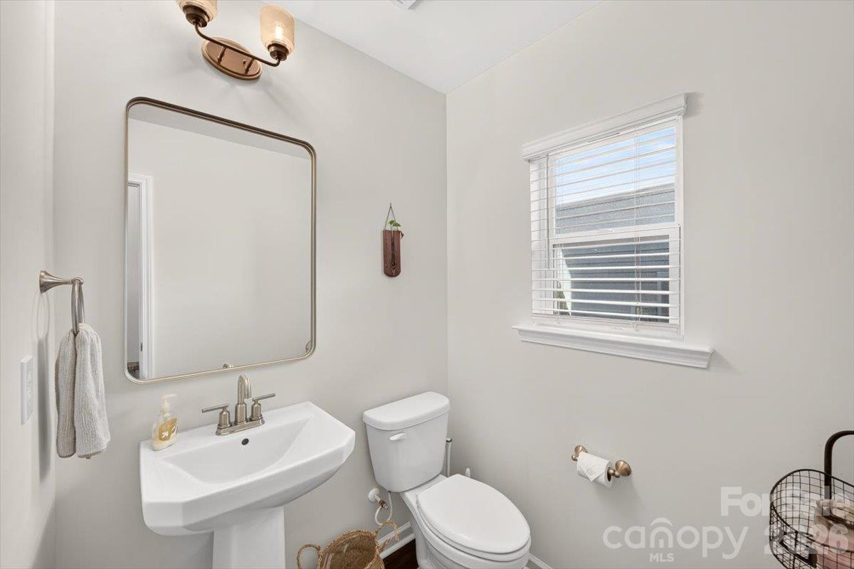 Single Family Residence at 1816 Purser Drive, Charlotte, photo 19 of 41