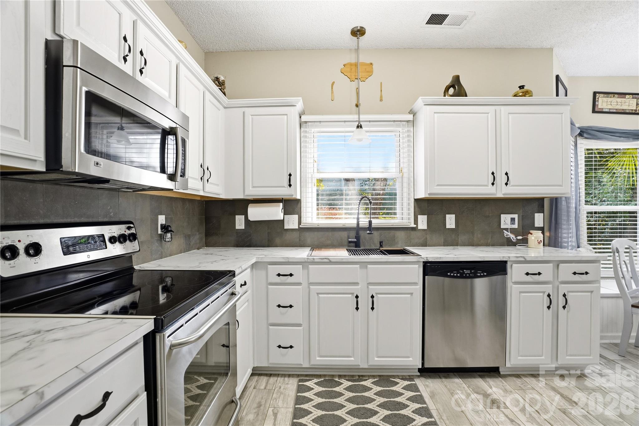Single Family Residence at 119 Shining Armor Court, Mooresville, photo 14 of 36