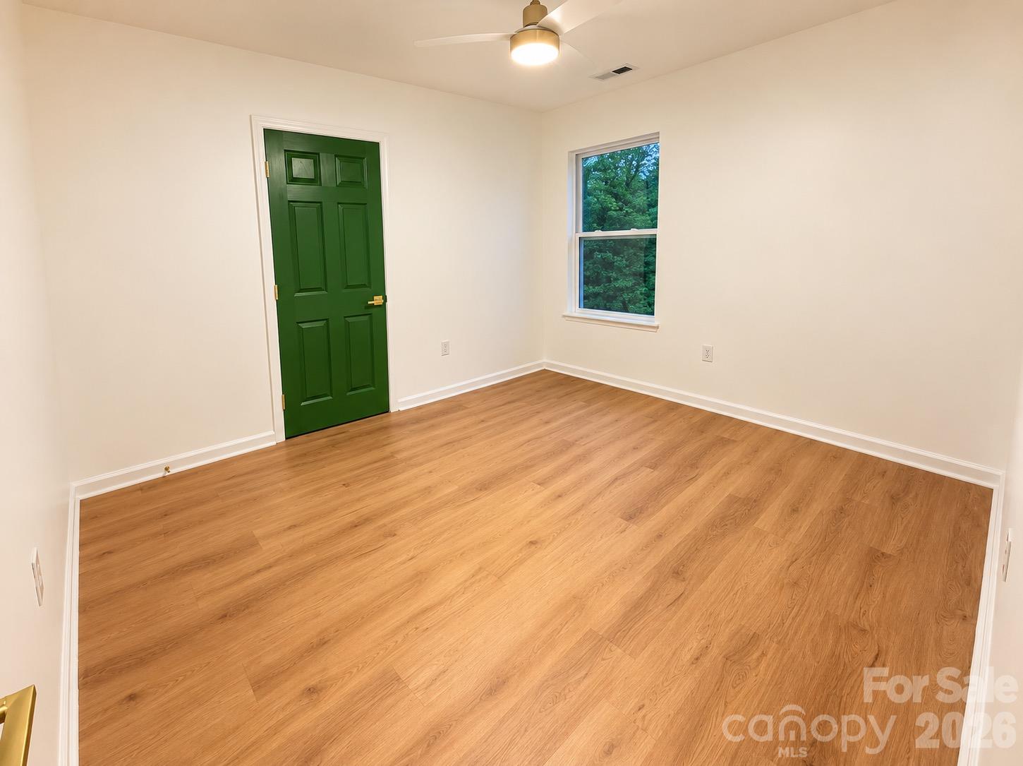 Single Family Residence at 521 Castlewood Circle, Rock Hill, photo 14 of 27
