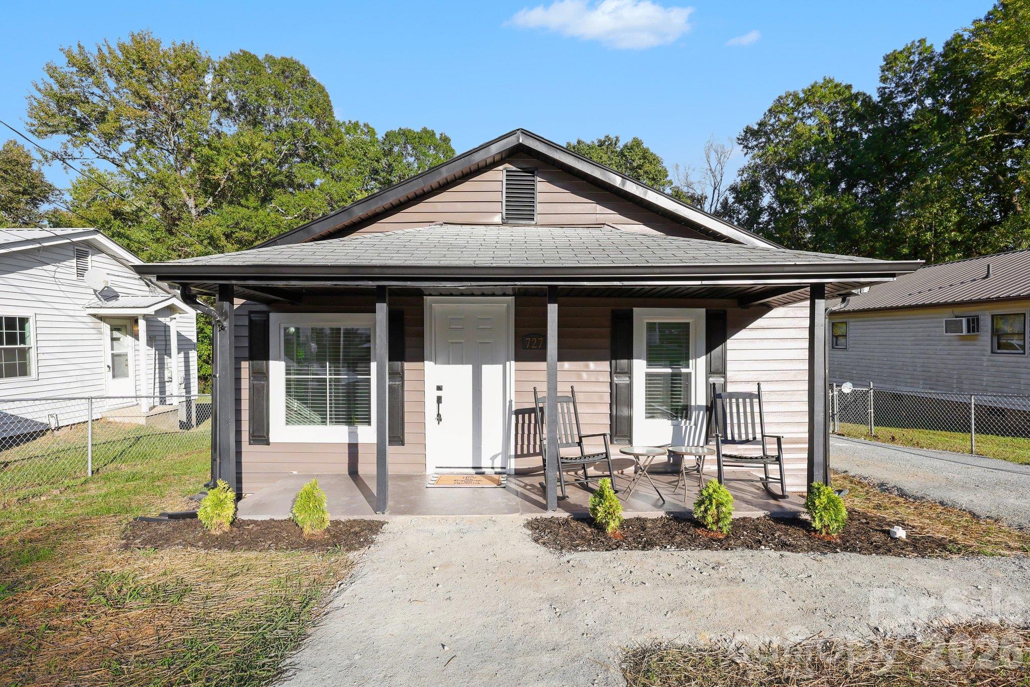 Single Family Residence at 727 Trotter Street, Thomasville, photo 5 of 35
