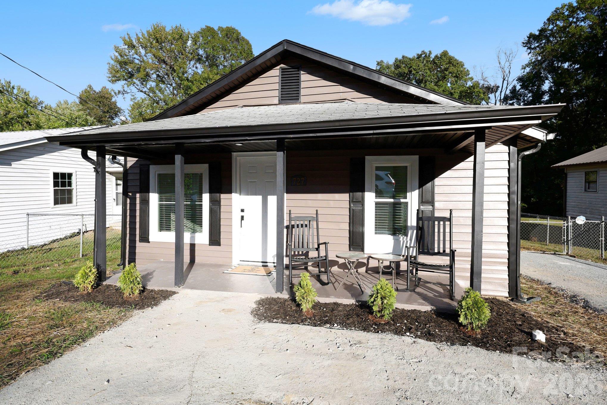 Single Family Residence at 727 Trotter Street, Thomasville, photo 6 of 35