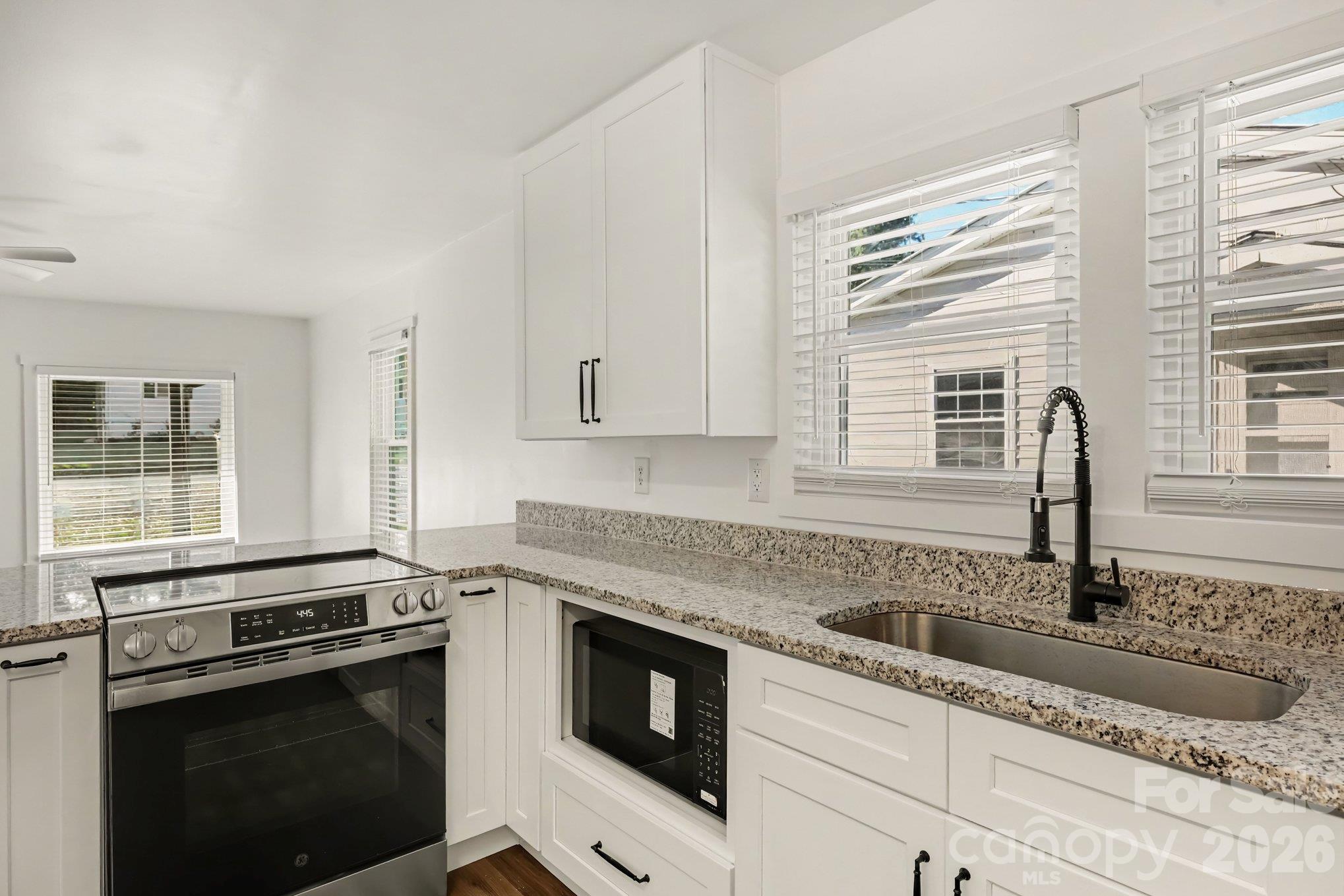 Single Family Residence at 727 Trotter Street, Thomasville, photo 11 of 35