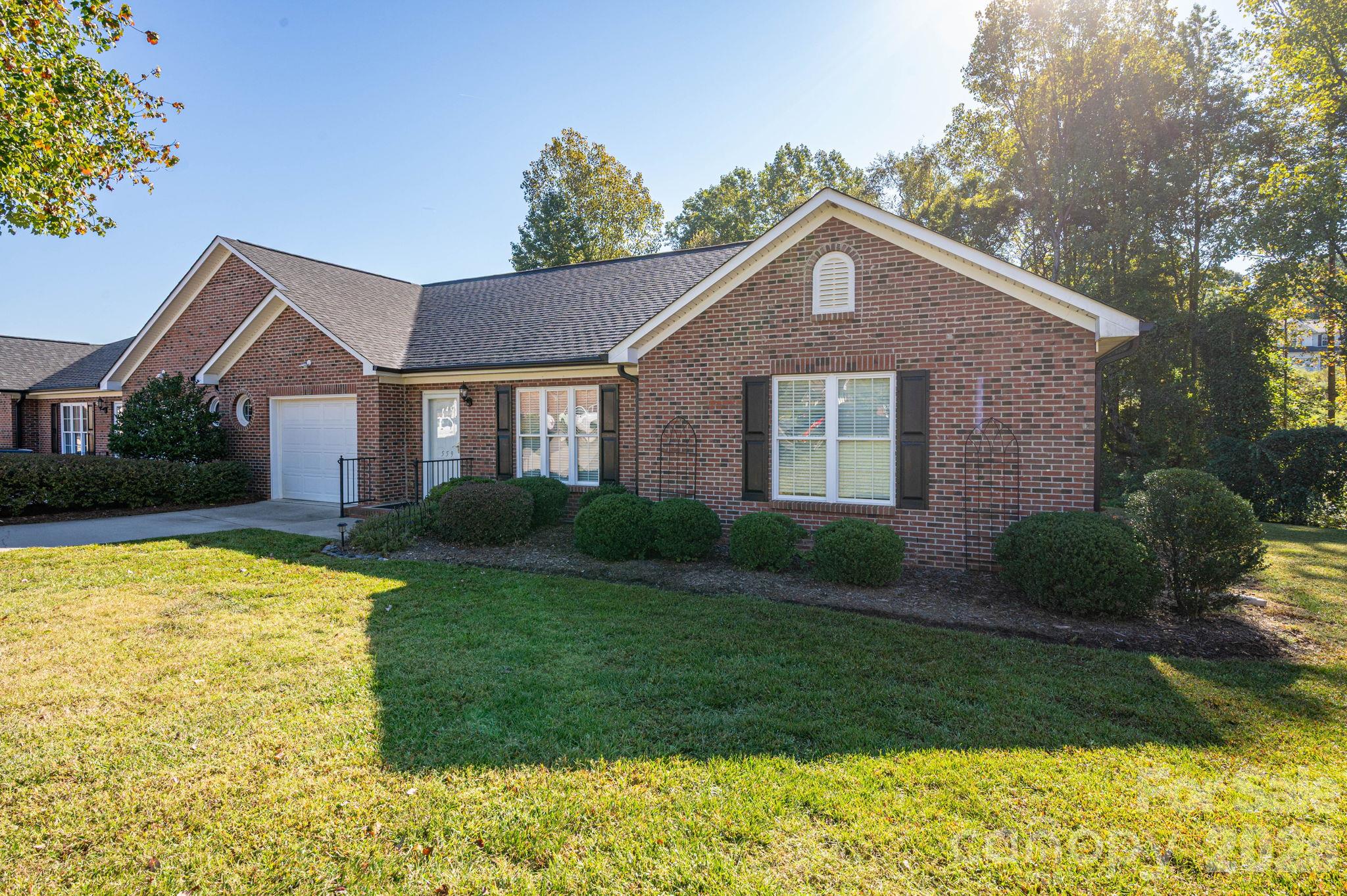 Condominium at 559 Queen Brogan Court, Gastonia, photo 2 of 32