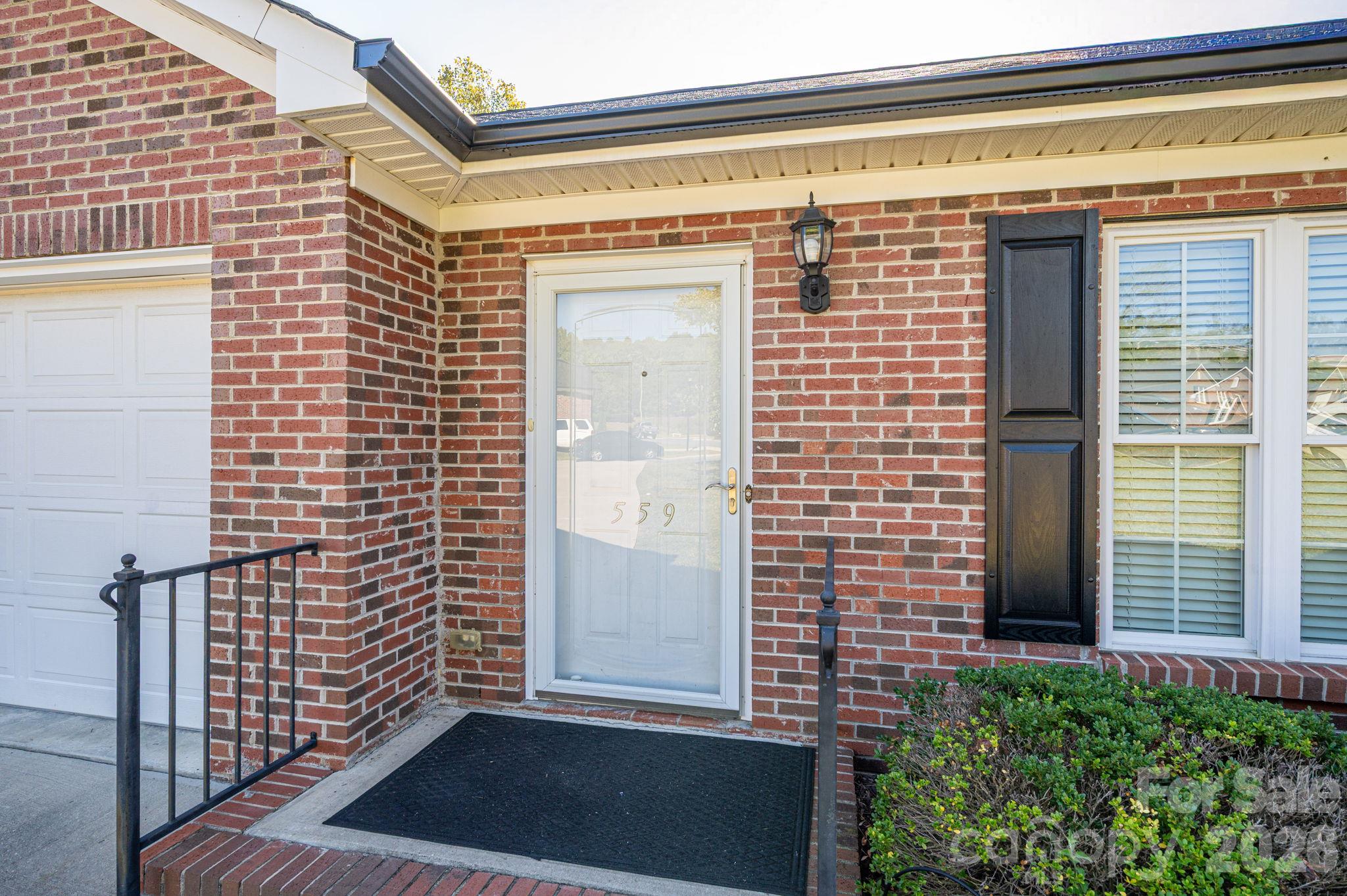 Condominium at 559 Queen Brogan Court, Gastonia, photo 3 of 32