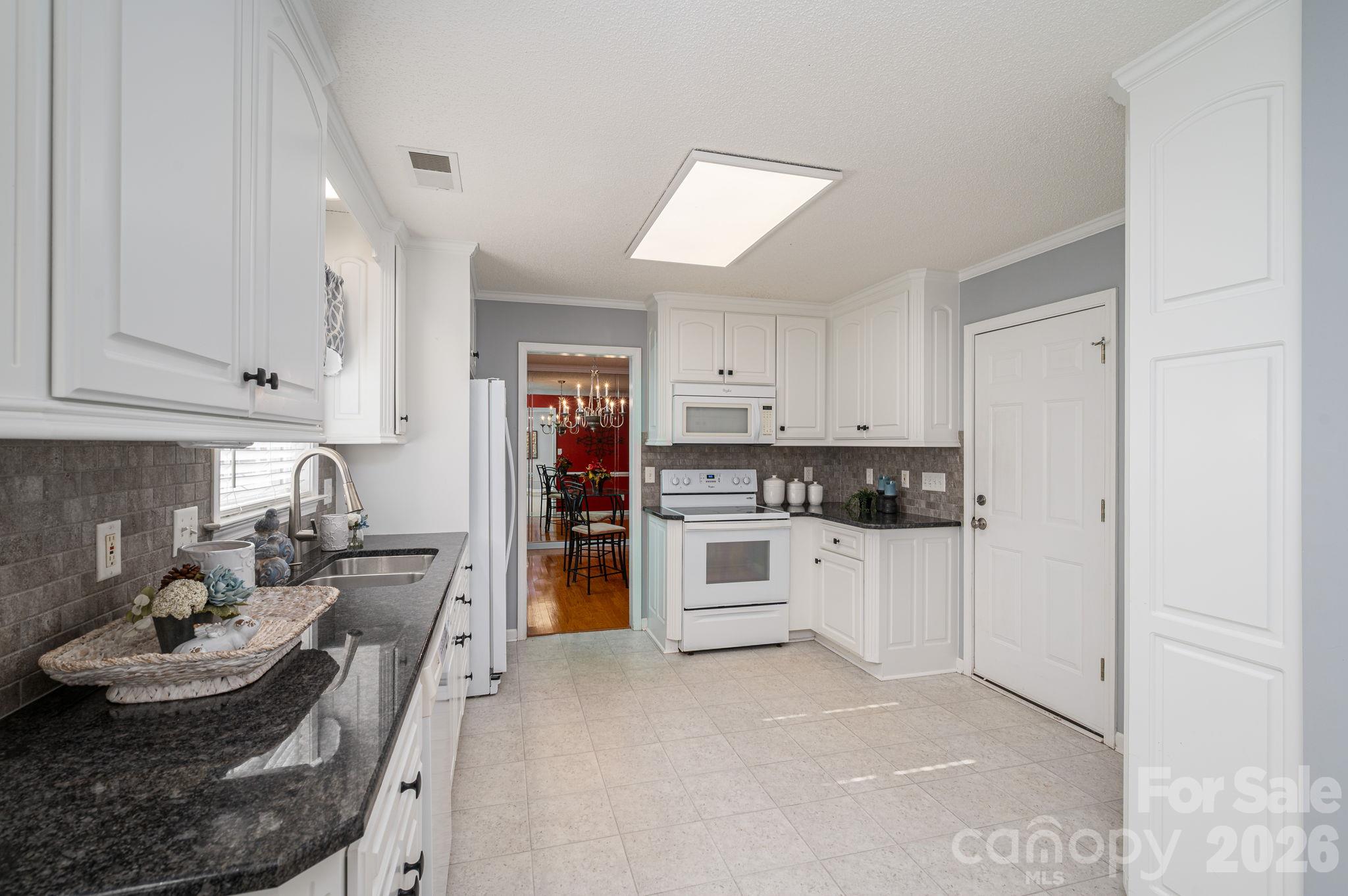 Condominium at 559 Queen Brogan Court, Gastonia, photo 10 of 32