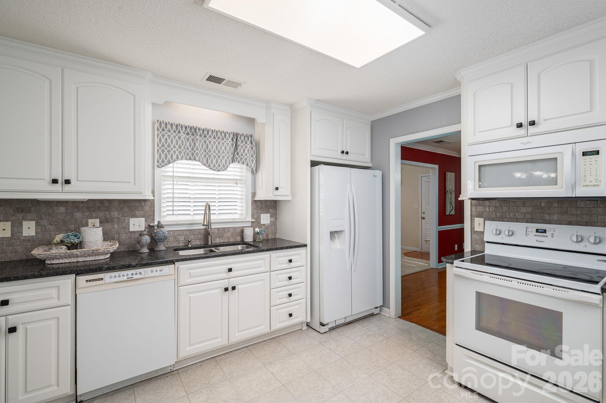 Condominium at 559 Queen Brogan Court, Gastonia, photo 11 of 32