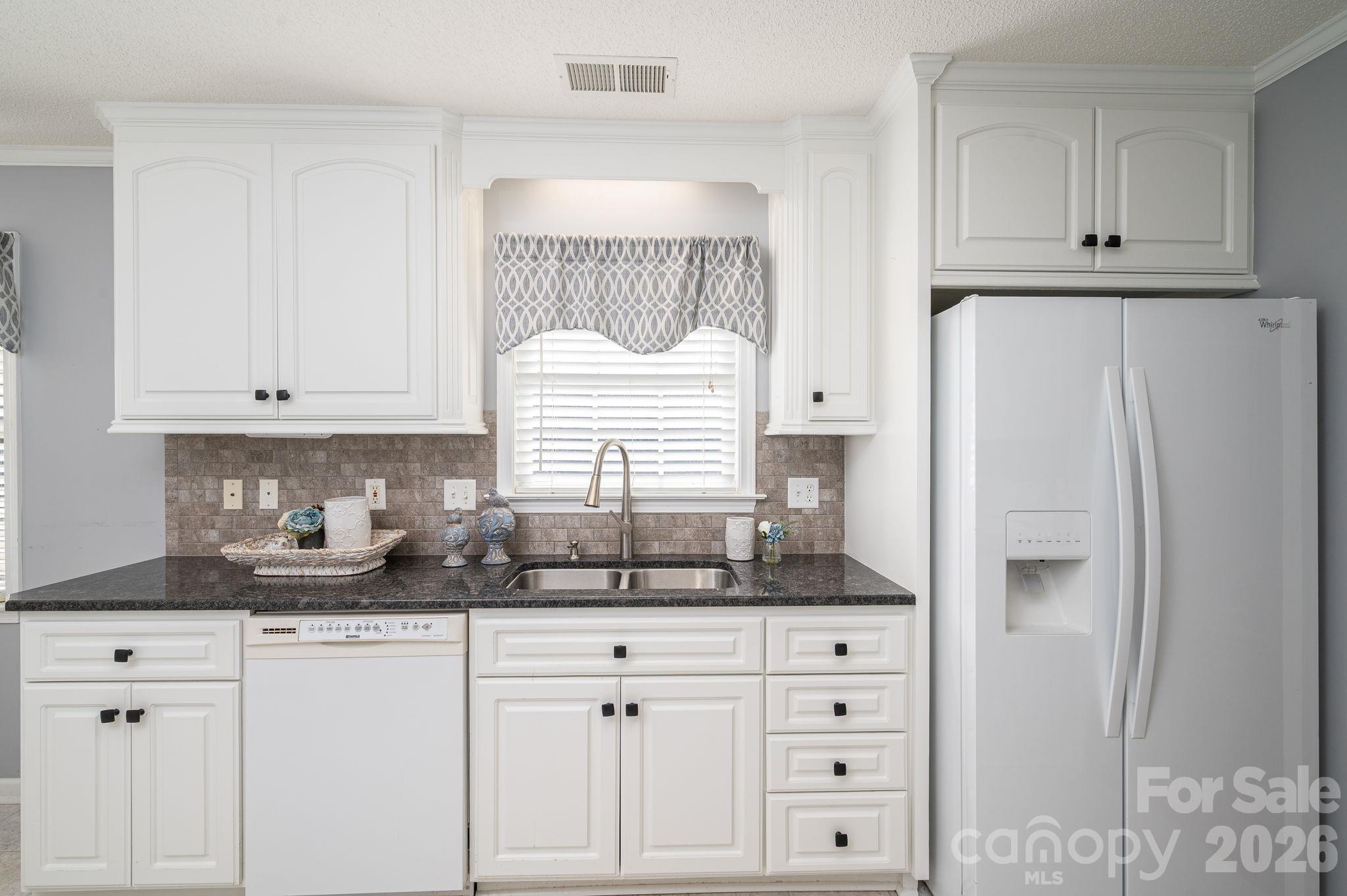 Condominium at 559 Queen Brogan Court, Gastonia, photo 12 of 32