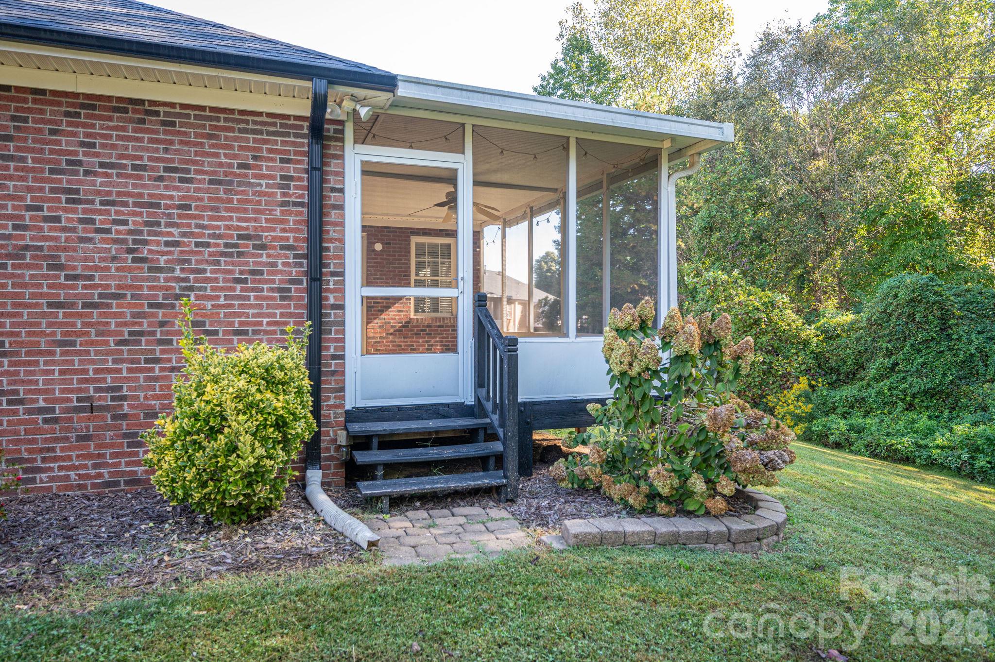 Condominium at 559 Queen Brogan Court, Gastonia, photo 26 of 32
