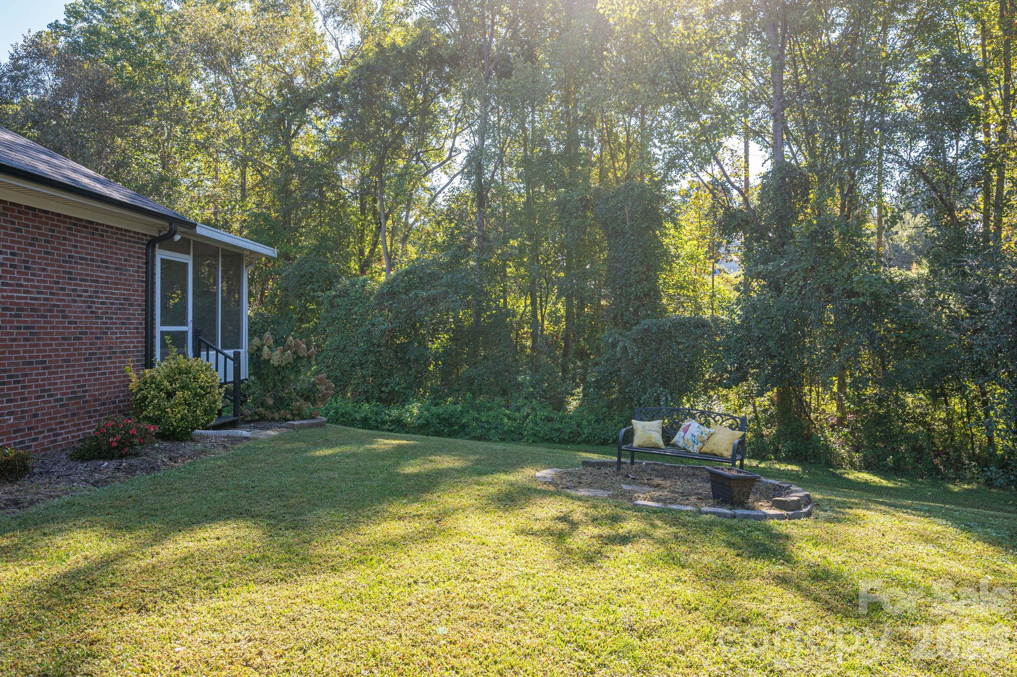 Condominium at 559 Queen Brogan Court, Gastonia, photo 27 of 32