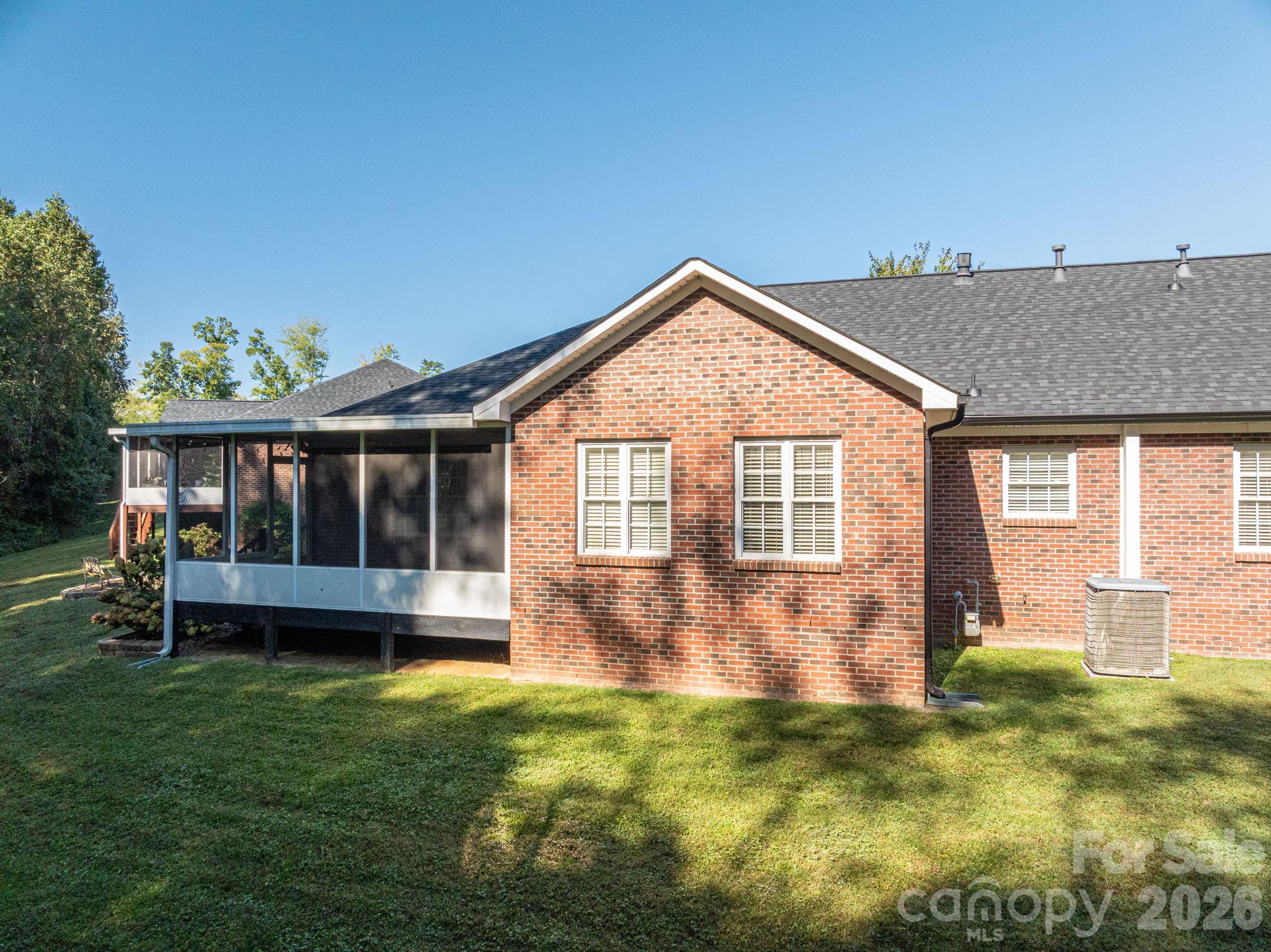 Condominium at 559 Queen Brogan Court, Gastonia, photo 30 of 32