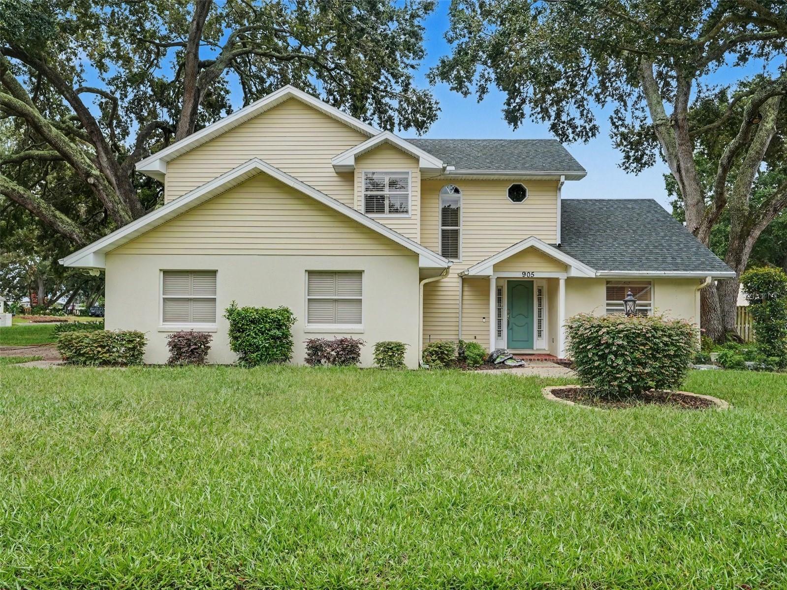905 WOODROW DR