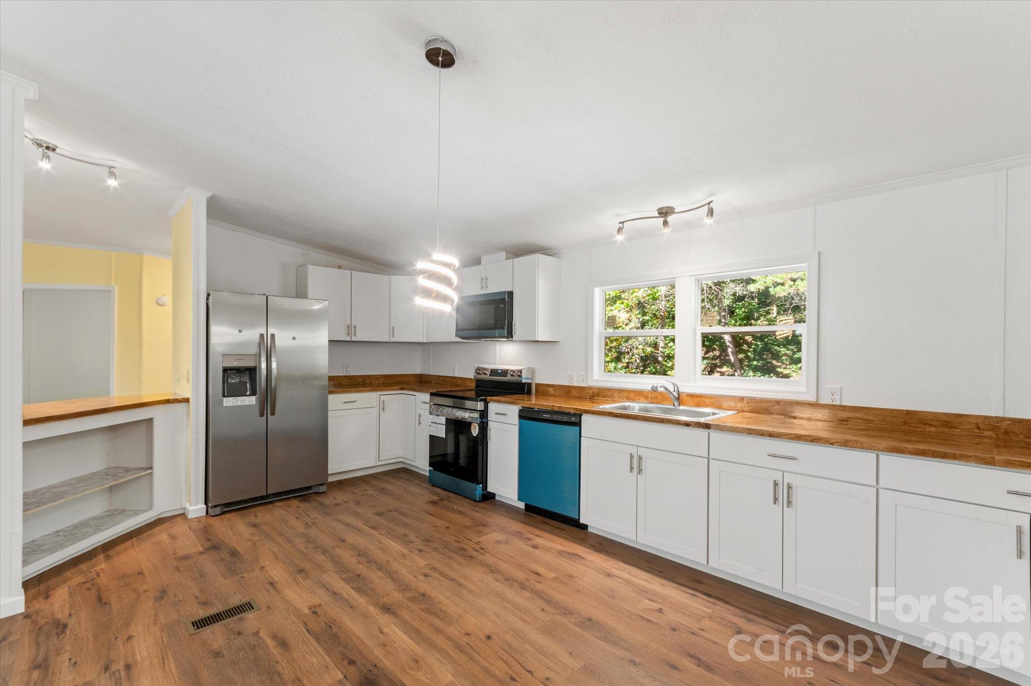 Single Family Residence at 127 Pinnacle Heights Drive, Nebo, photo 15 of 46