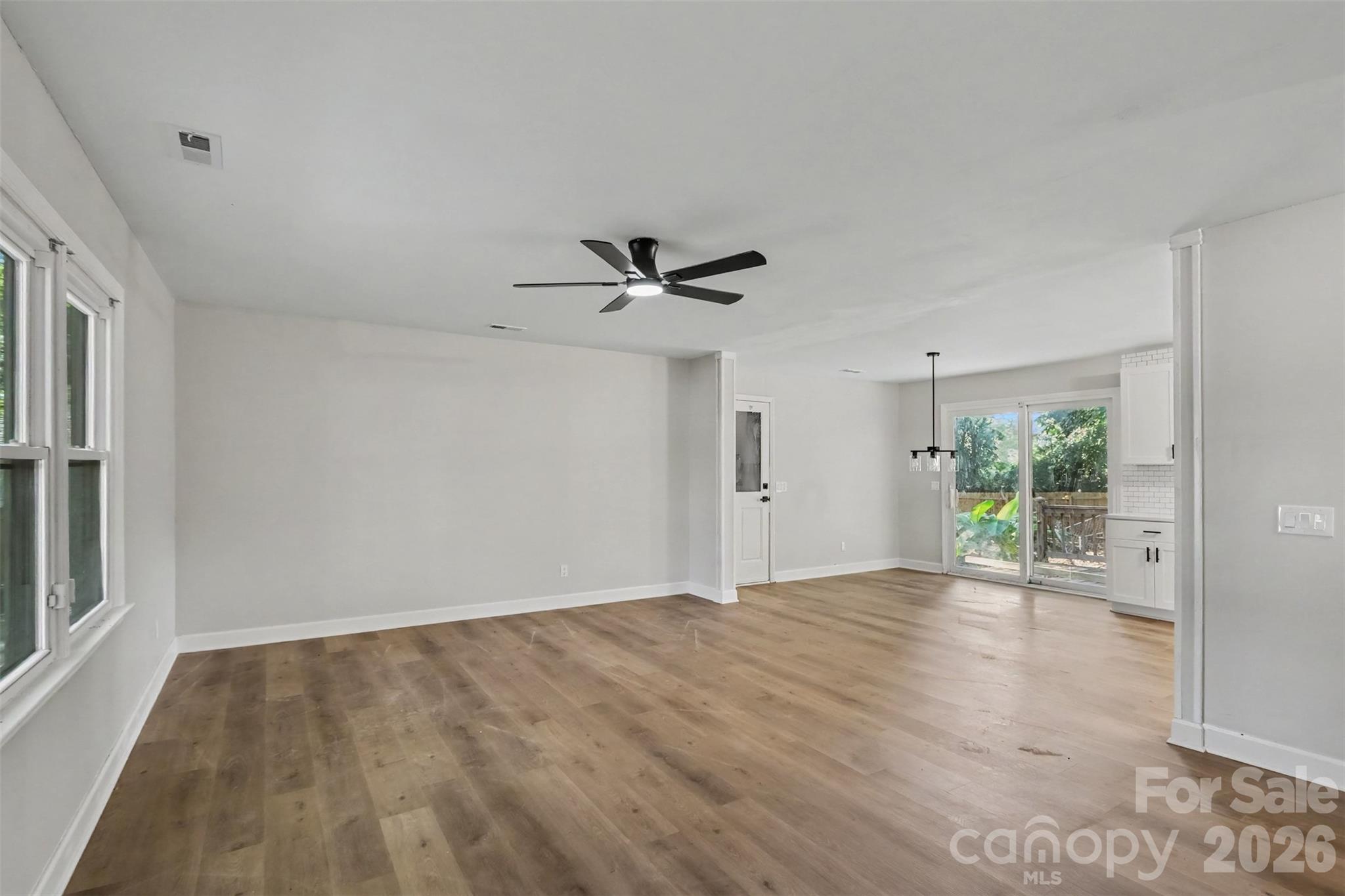 Single Family Residence at 3758 Fieldcrest Circle NW, Concord, photo 5 of 16