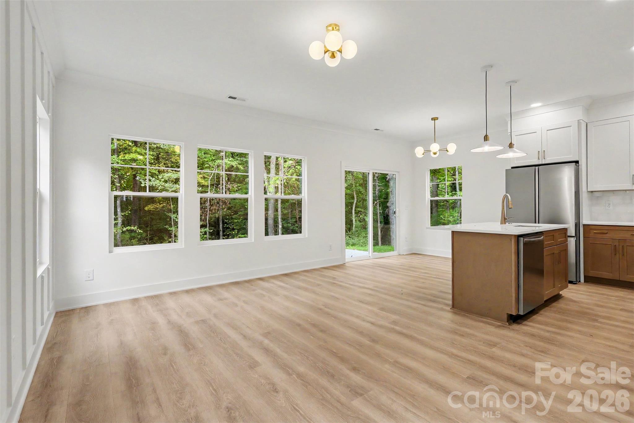 Single Family Residence at 603 W Lewis Street, Dallas, photo 6 of 28