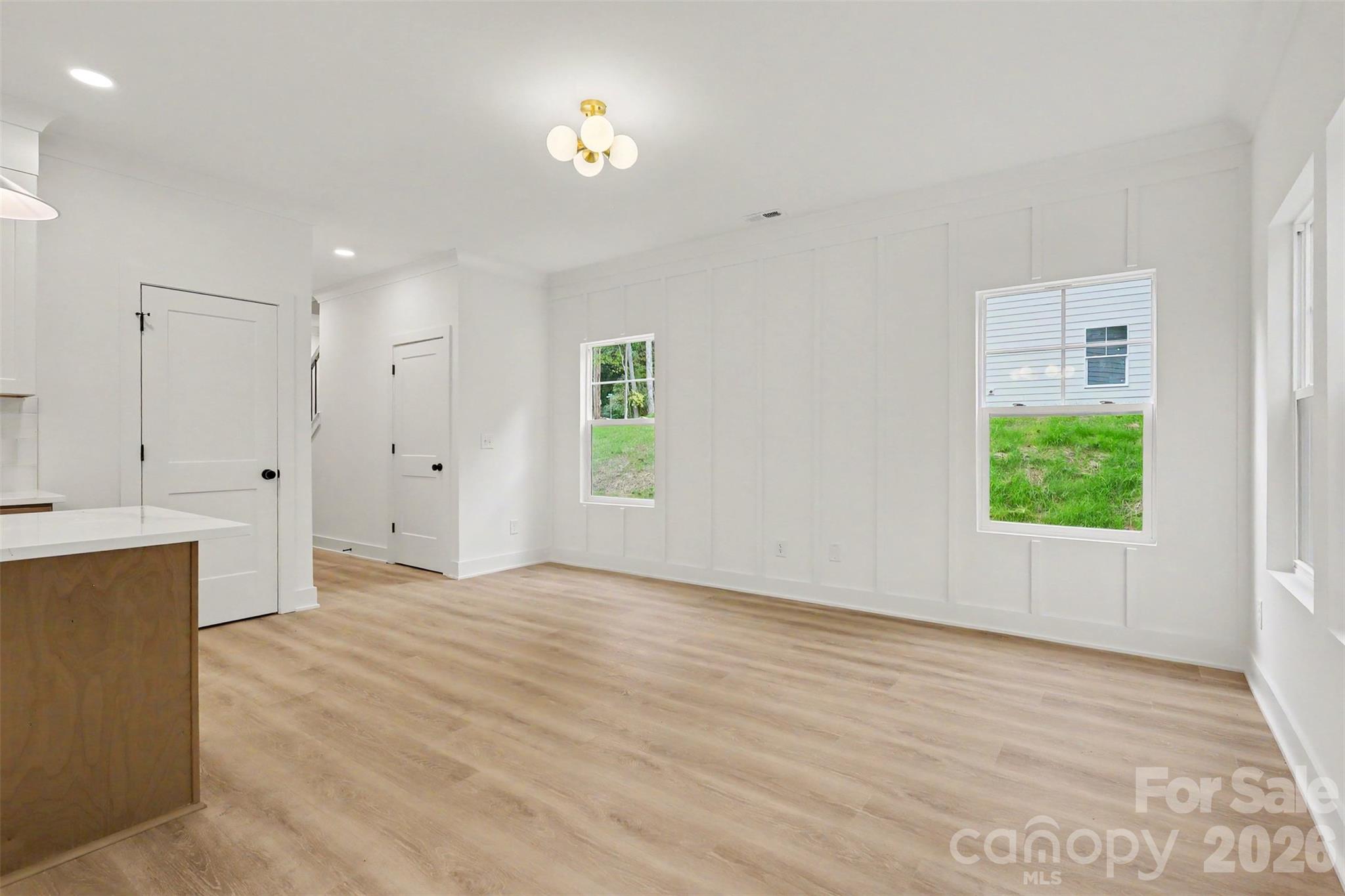 Single Family Residence at 603 W Lewis Street, Dallas, photo 9 of 28