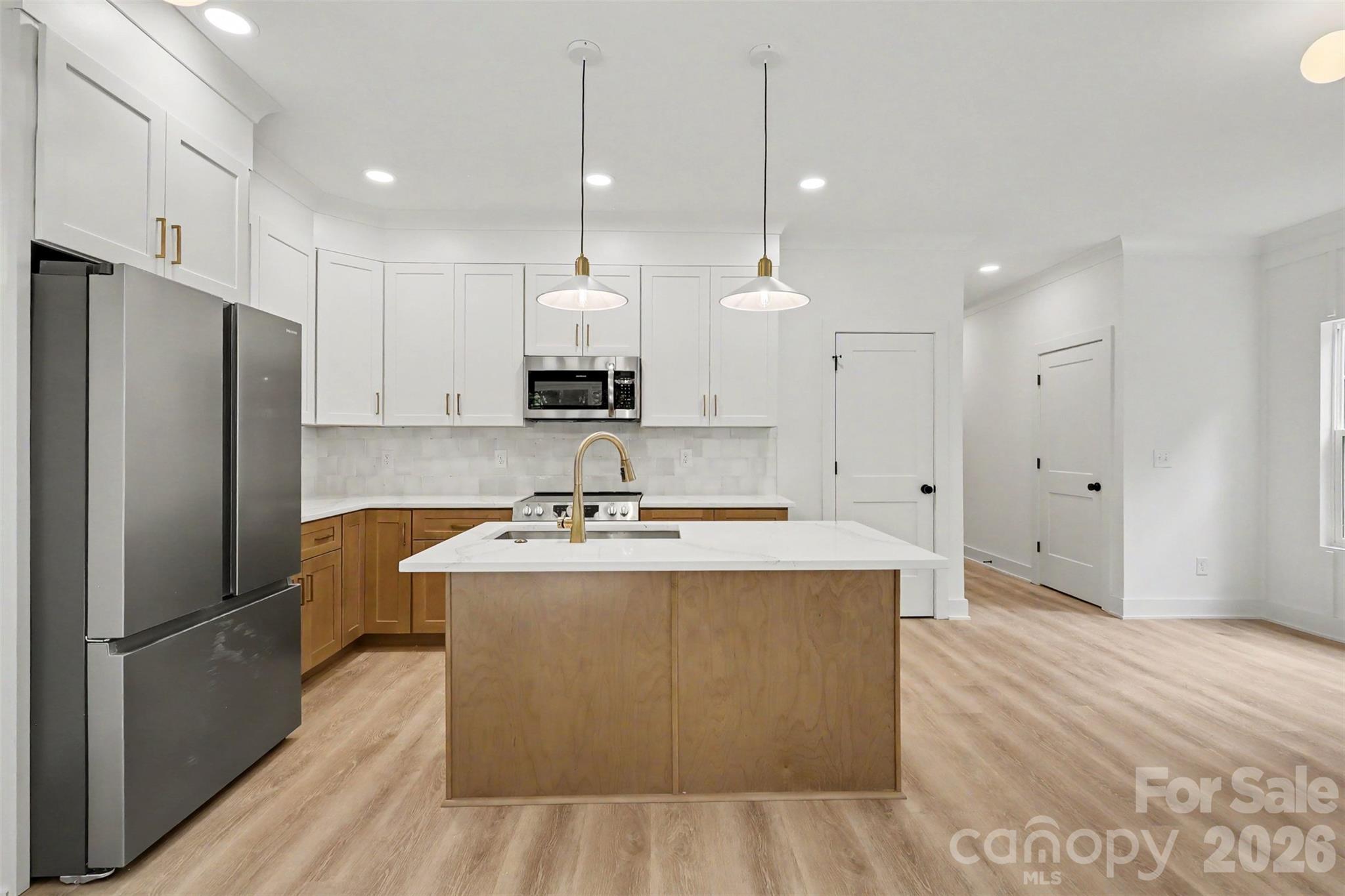 Single Family Residence at 603 W Lewis Street, Dallas, photo 11 of 28