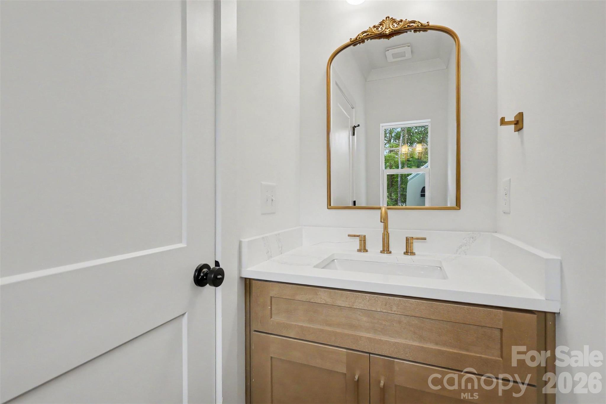 Single Family Residence at 603 W Lewis Street, Dallas, photo 12 of 28