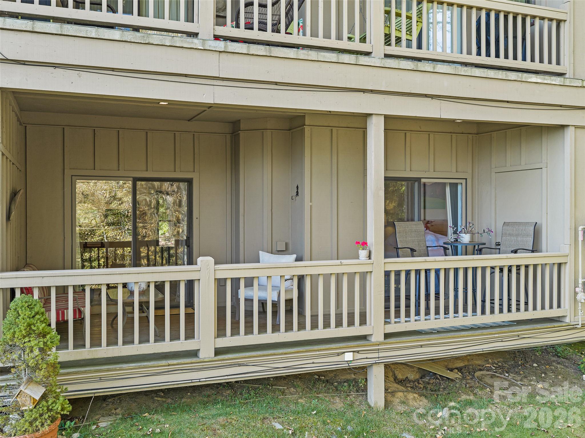Large private covered porch - 2521 Wolf Laurel Road, Mars Hill