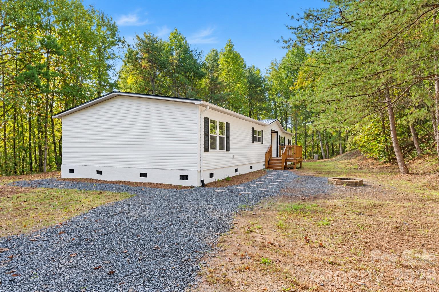 Single Family Residence at 127 Pinnacle Heights Drive, Nebo, photo 3 of 46