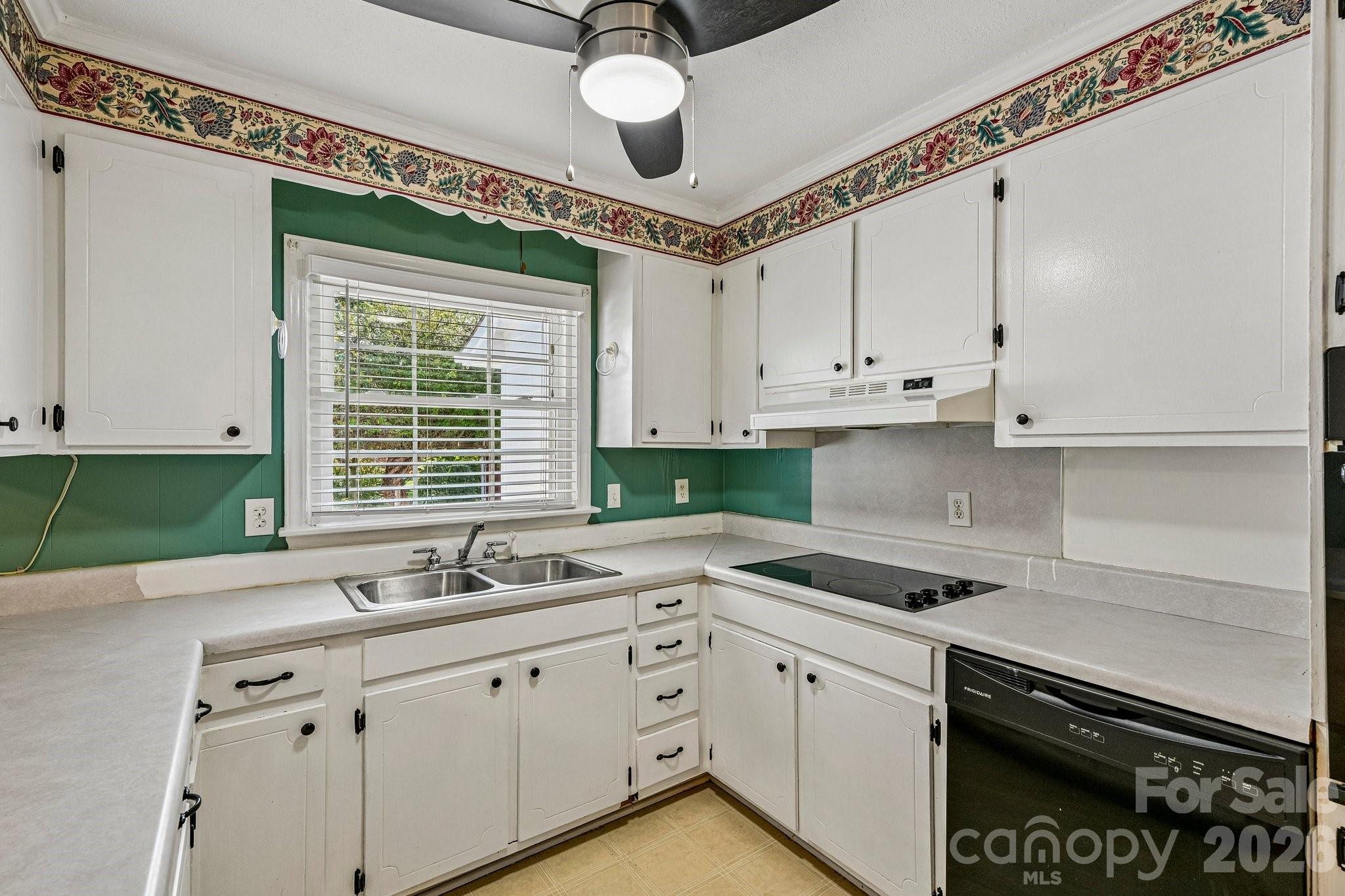 Single Family Residence at 1926 Taylor Drive, Gastonia, photo 13 of 31