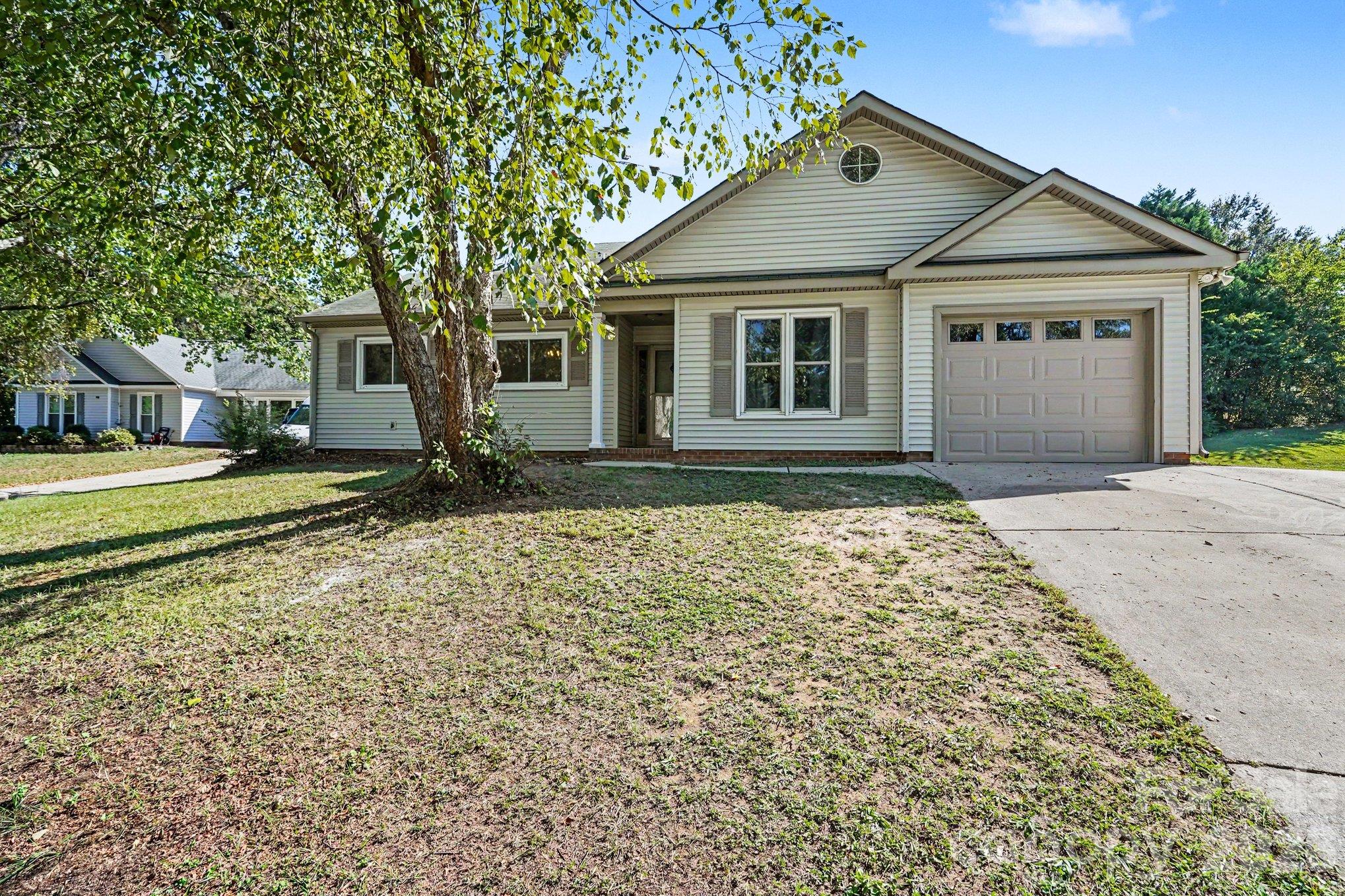 Single Family Residence at 1279 Willowbreeze Court SW, Concord, photo 2 of 25
