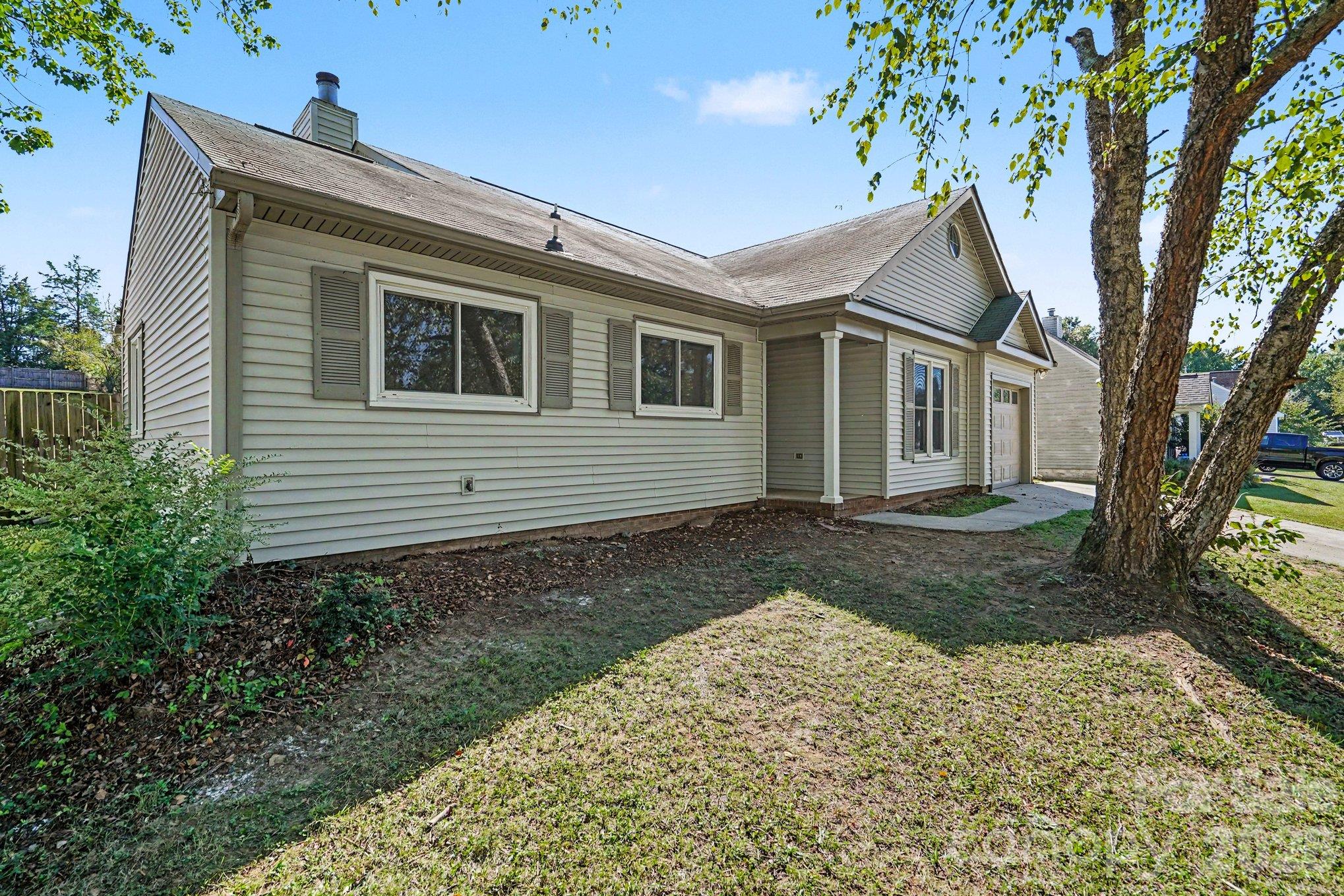 Single Family Residence at 1279 Willowbreeze Court SW, Concord, photo 4 of 25