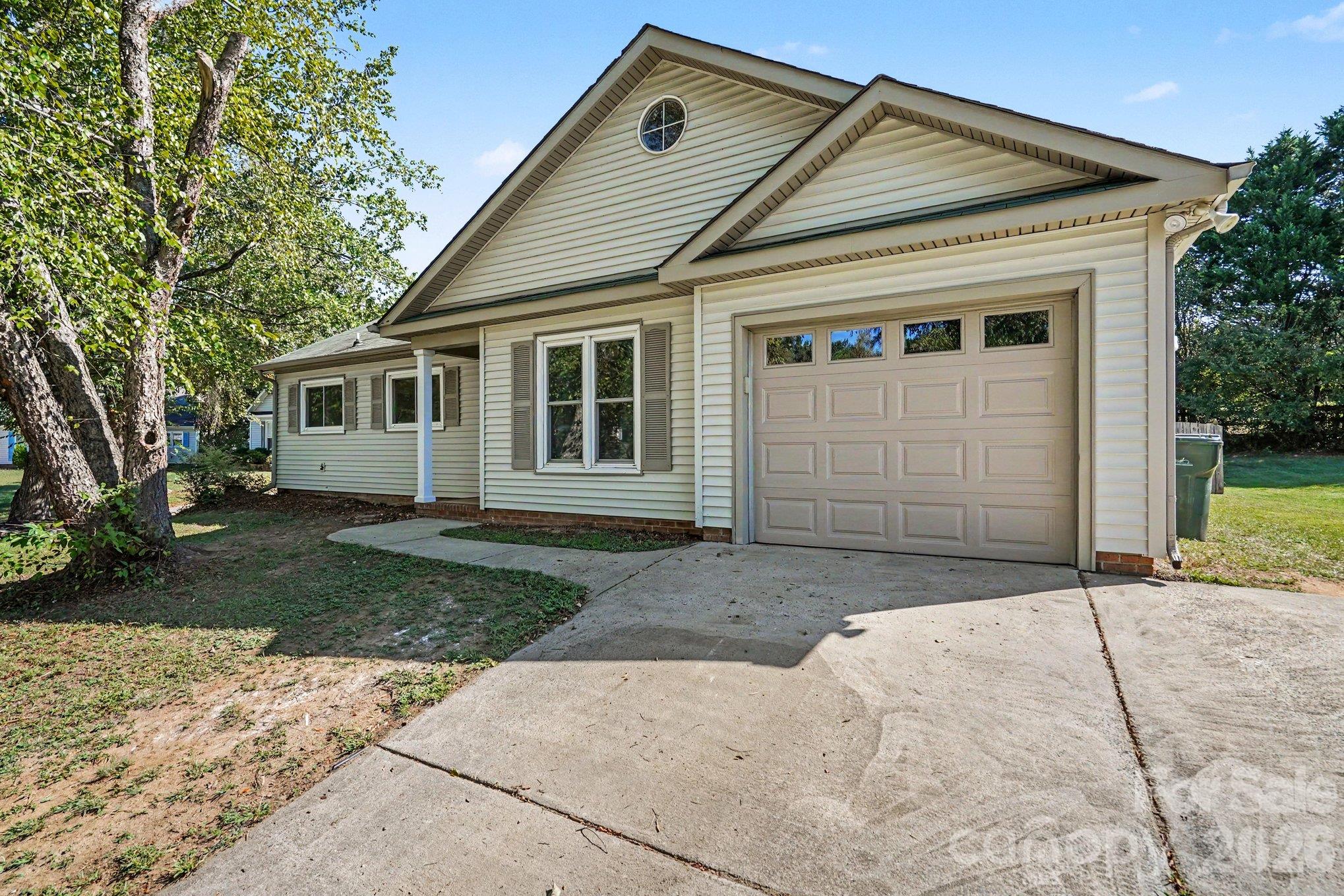 Single Family Residence at 1279 Willowbreeze Court SW, Concord, photo 5 of 25
