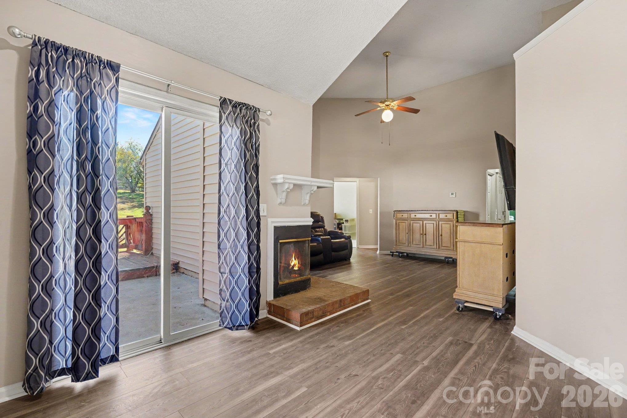 Single Family Residence at 1279 Willowbreeze Court SW, Concord, photo 10 of 25