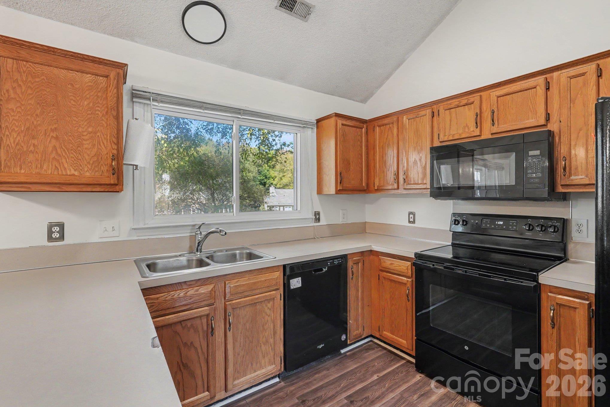 Single Family Residence at 1279 Willowbreeze Court SW, Concord, photo 8 of 25