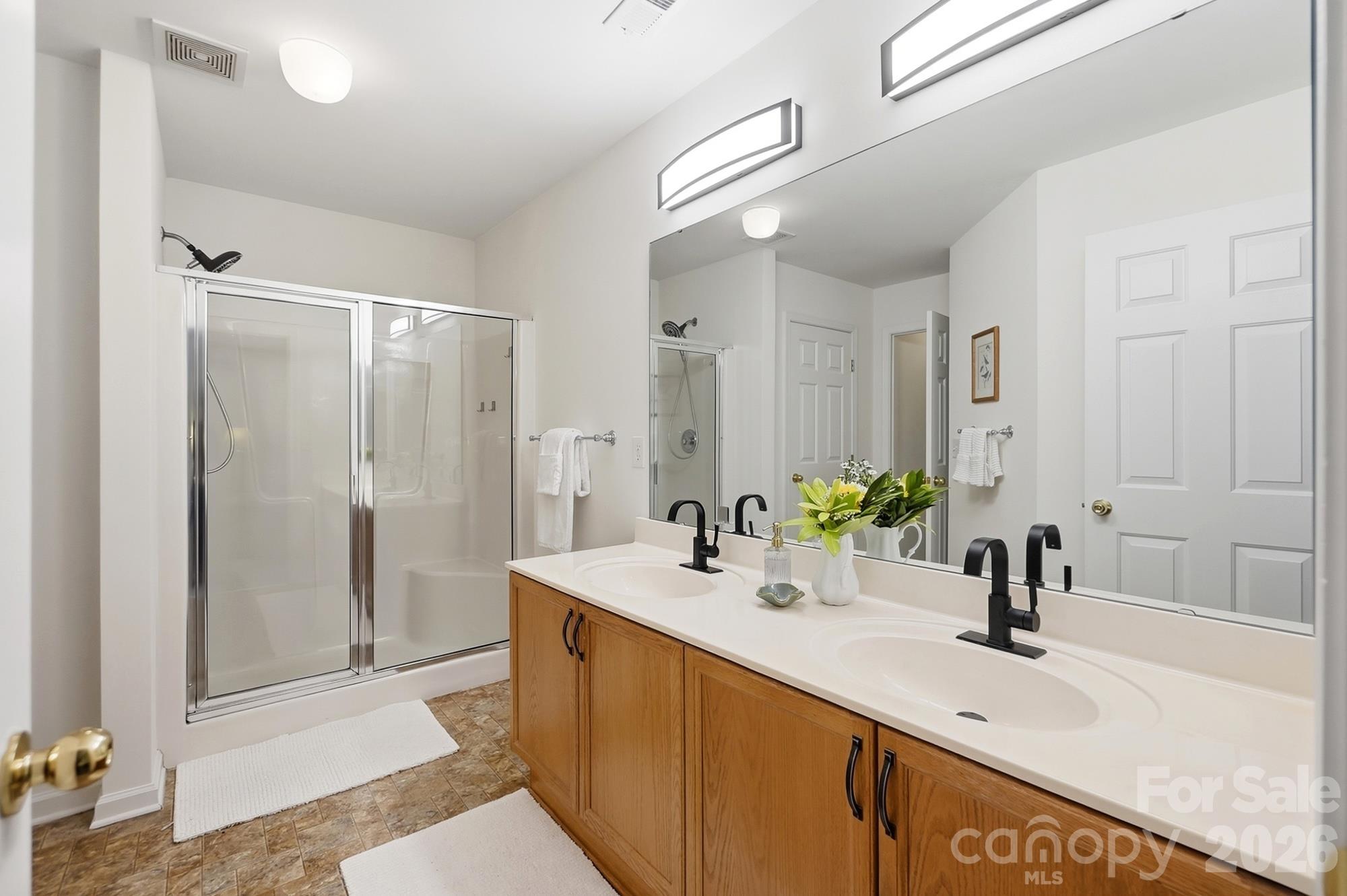 Primary bath with large linen & seperate water closet - 2100 Pineapple Court, Matthews