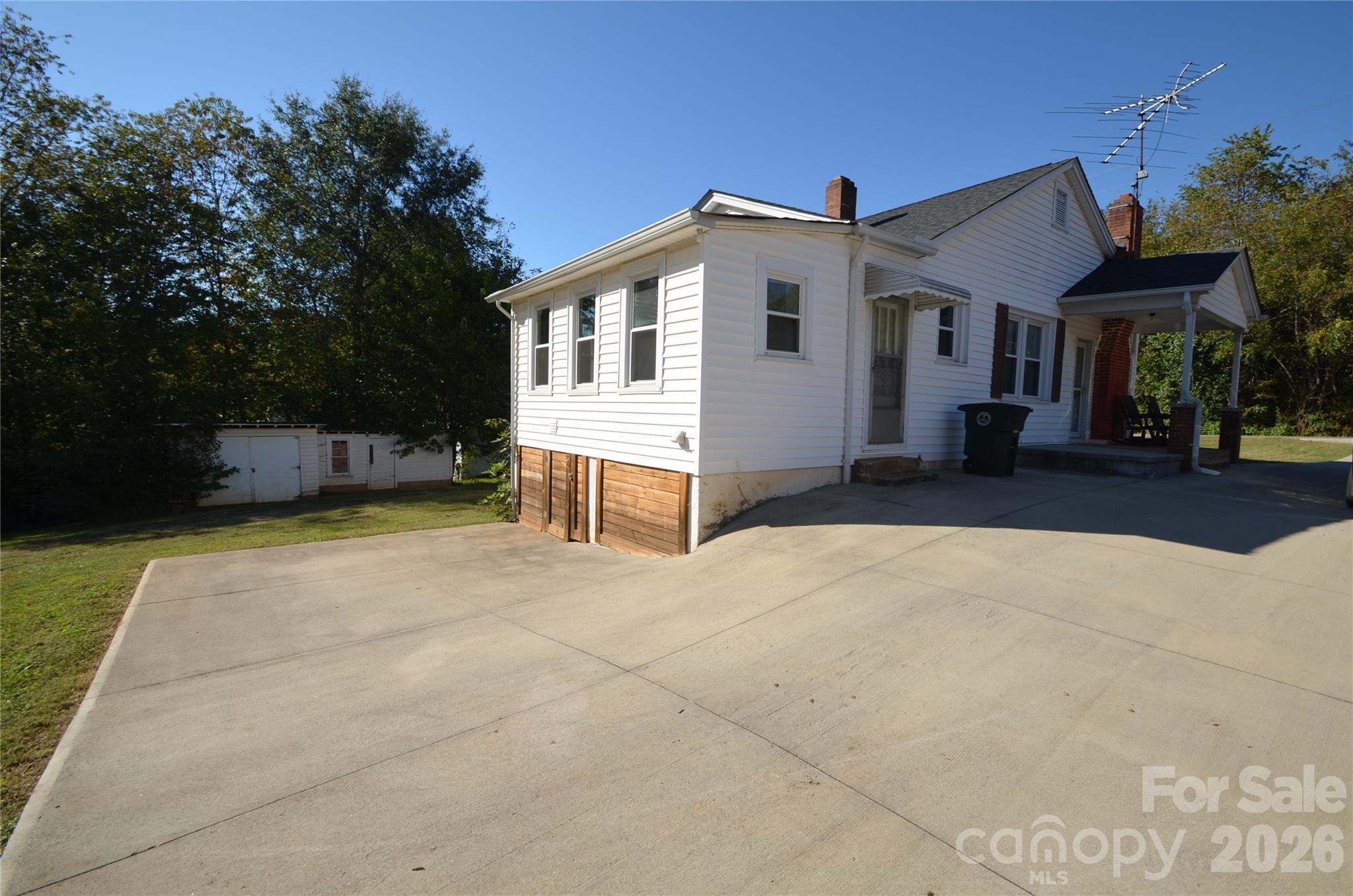 Single Family Residence at 813 Powell Avenue SW, Valdese, photo 14 of 19