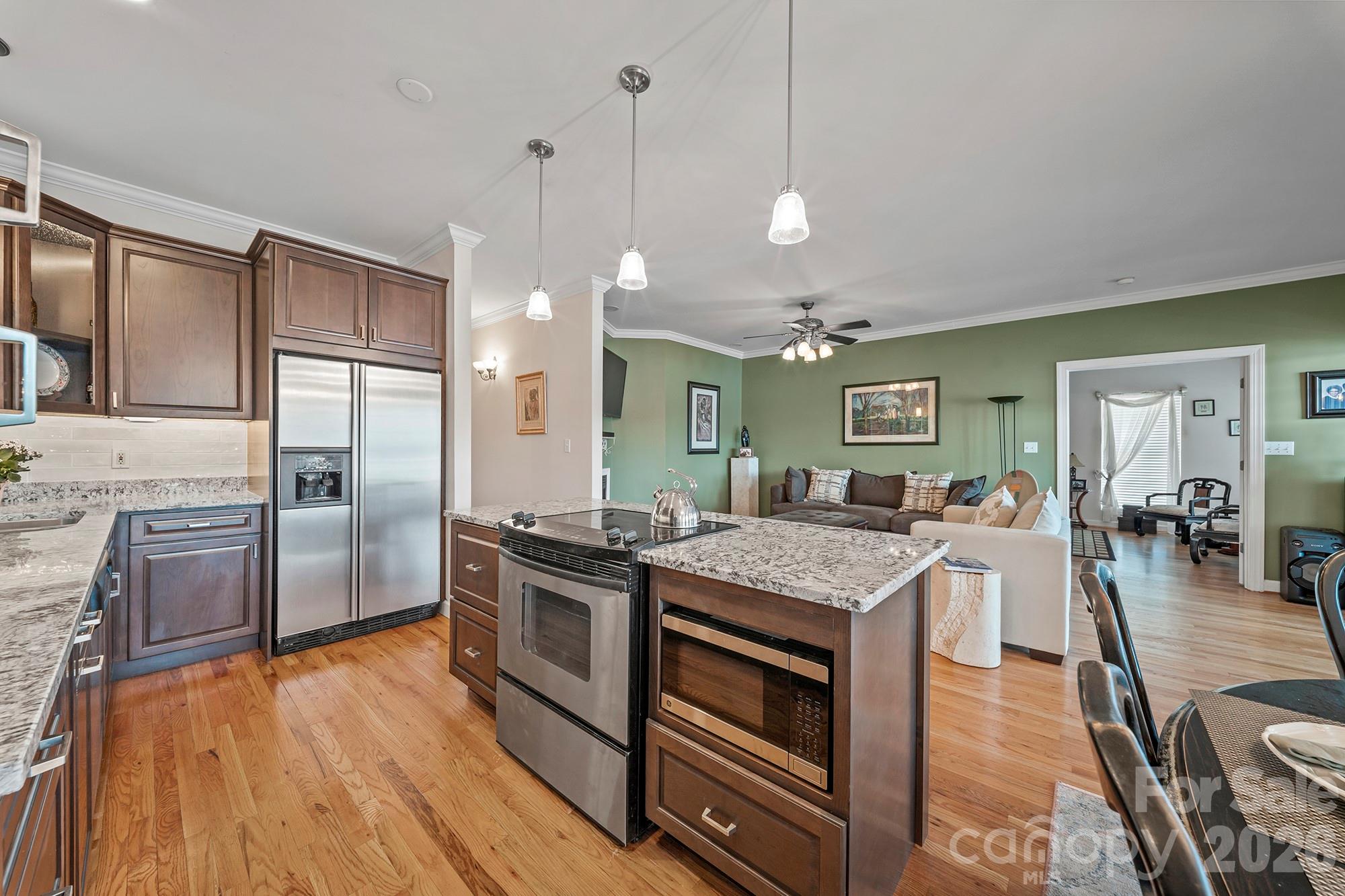 Single Family Residence at 348 Shoreline Road, New London, photo 11 of 48