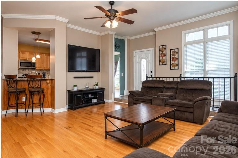 Open floor plan- breakfast bar. - 2915 Woodfield Lane, Lincolnton
