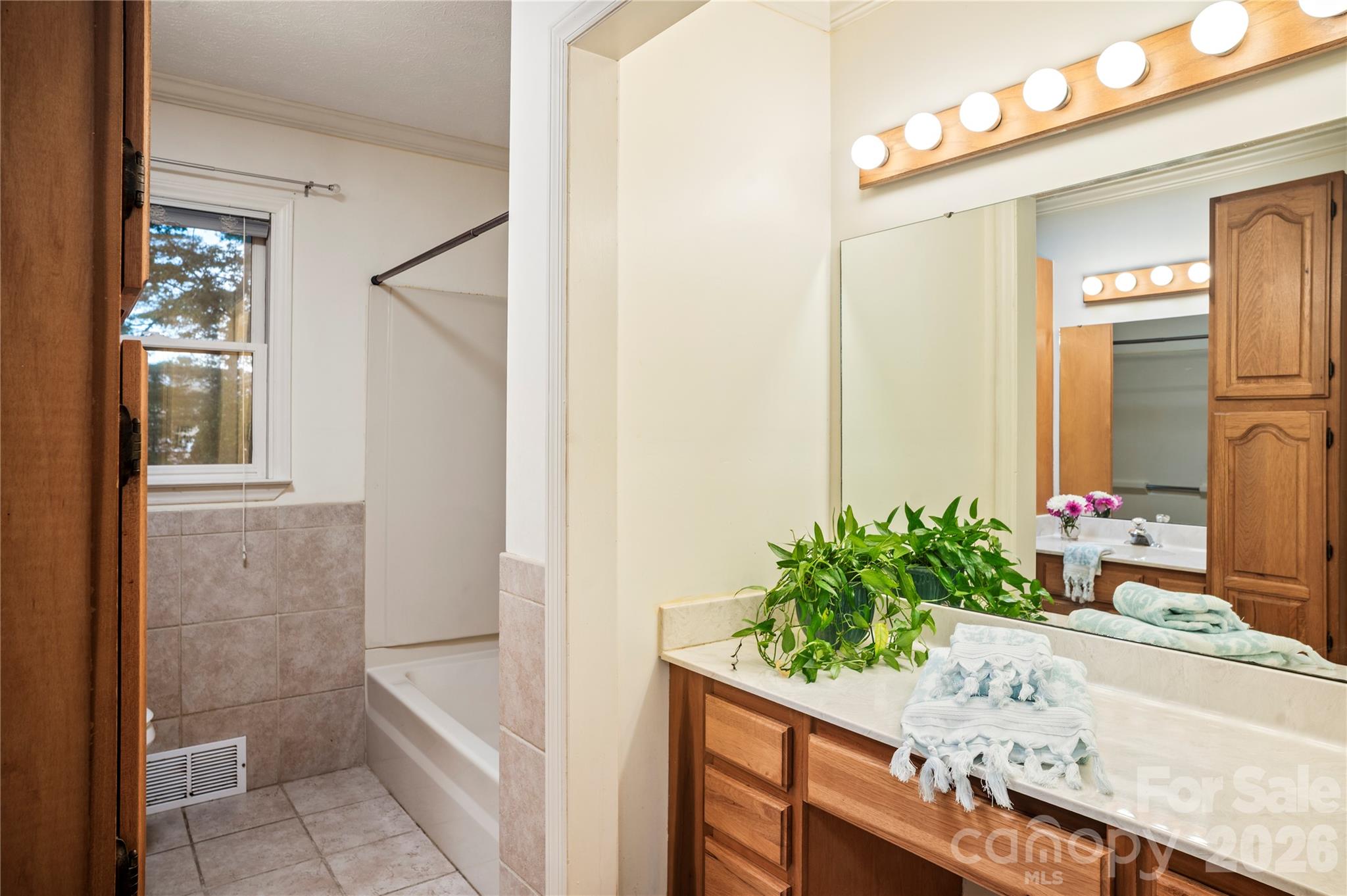 Single Family Residence at 9 Fullam Drive, Arden, photo 14 of 46
