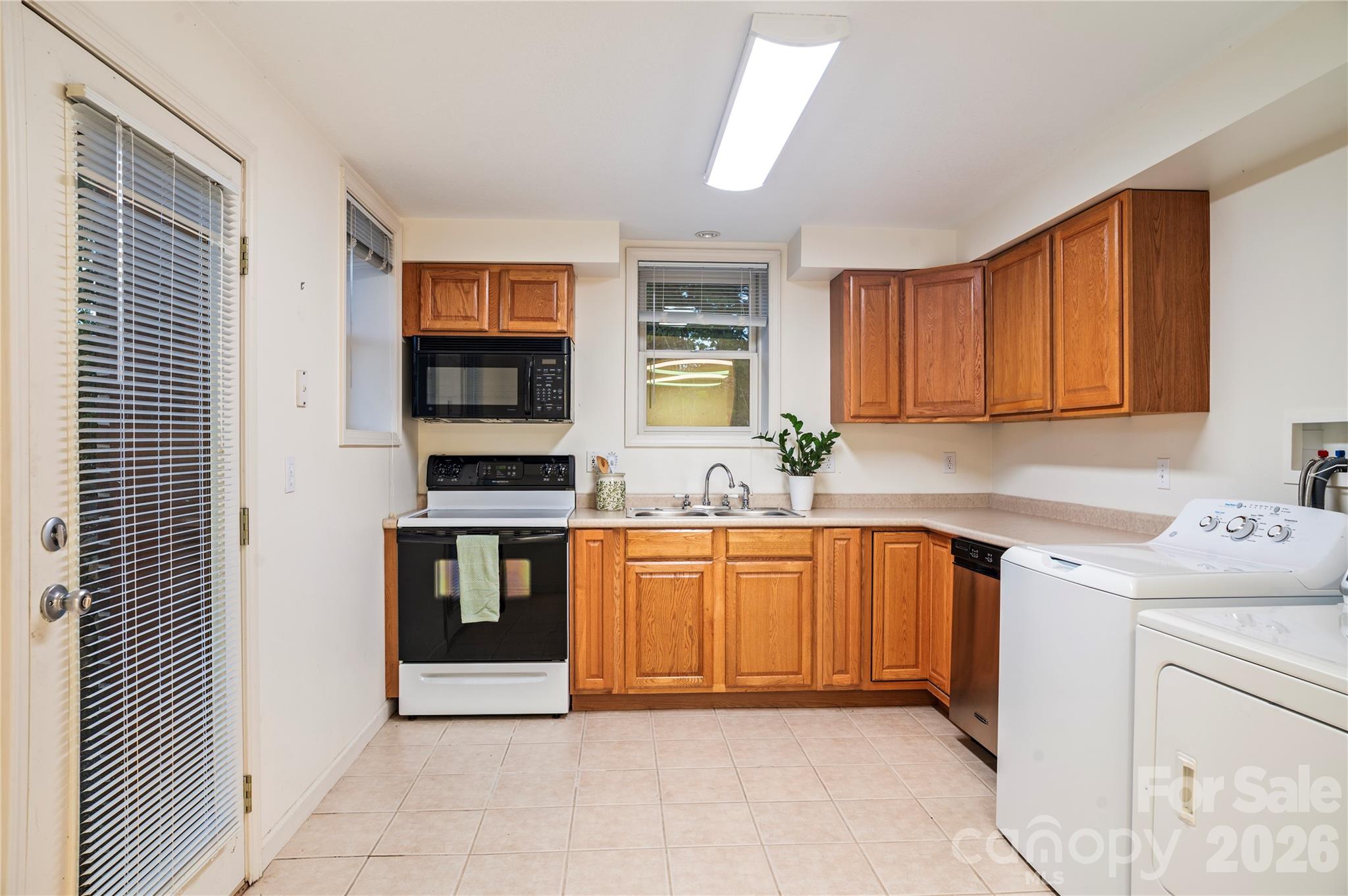 Single Family Residence at 9 Fullam Drive, Arden, photo 36 of 46