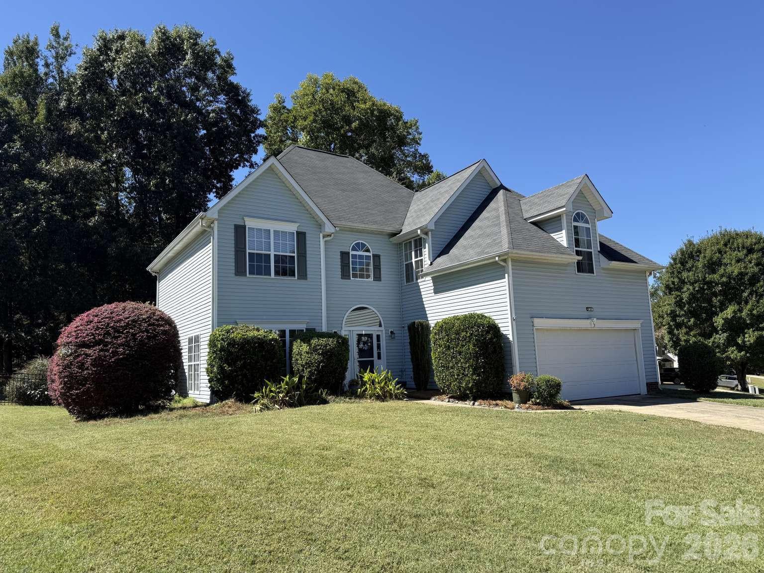 Single Family Residence at 715 W Cheval Drive, Fort Mill, photo 3 of 31
