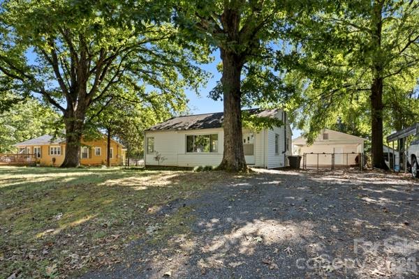 Single Family Residence at 1411 Reid Street, Statesville, photo 19 of 27