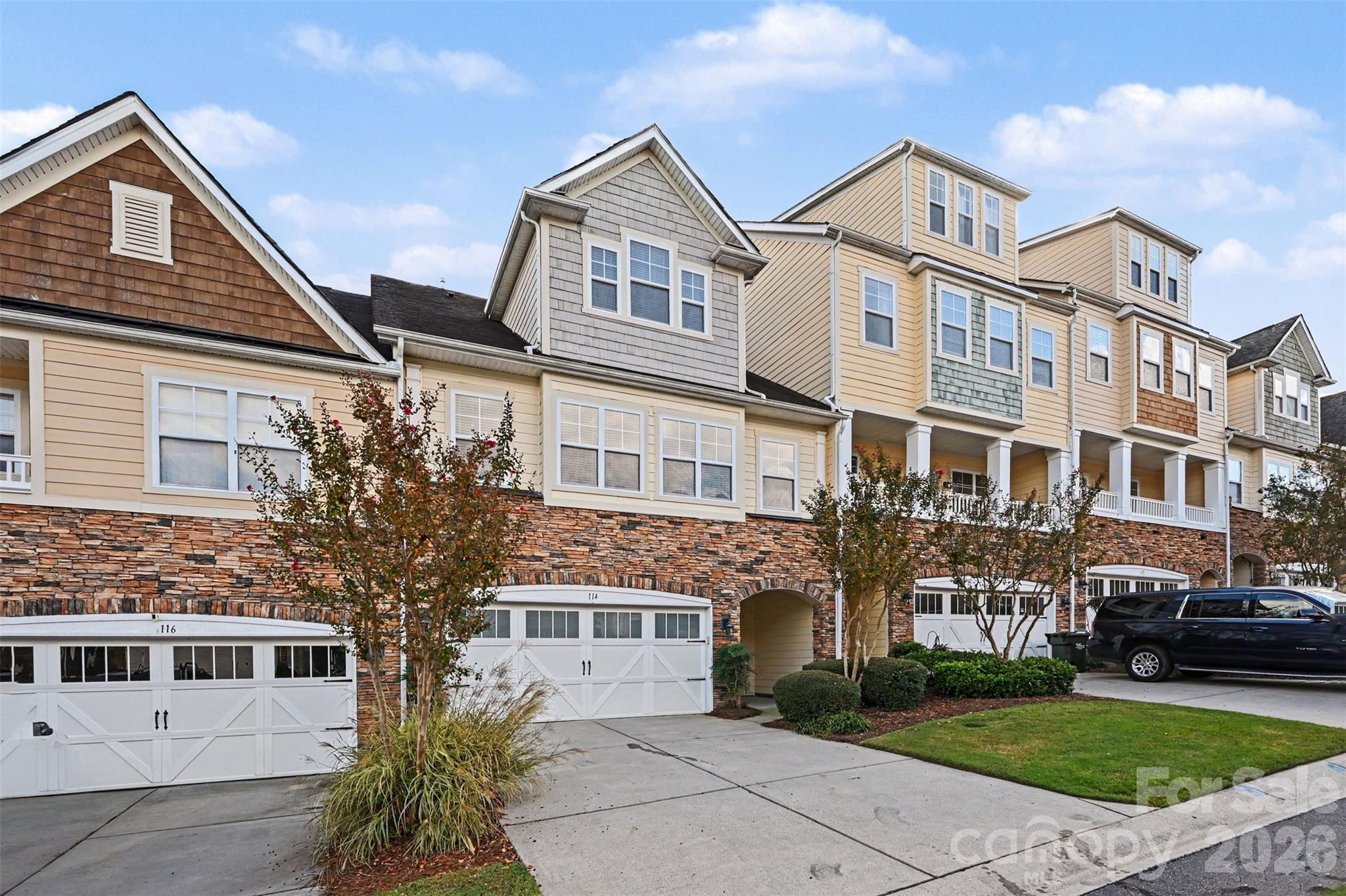 Townhouse at 114 Inlet Point Drive, Tega Cay, photo 4 of 37