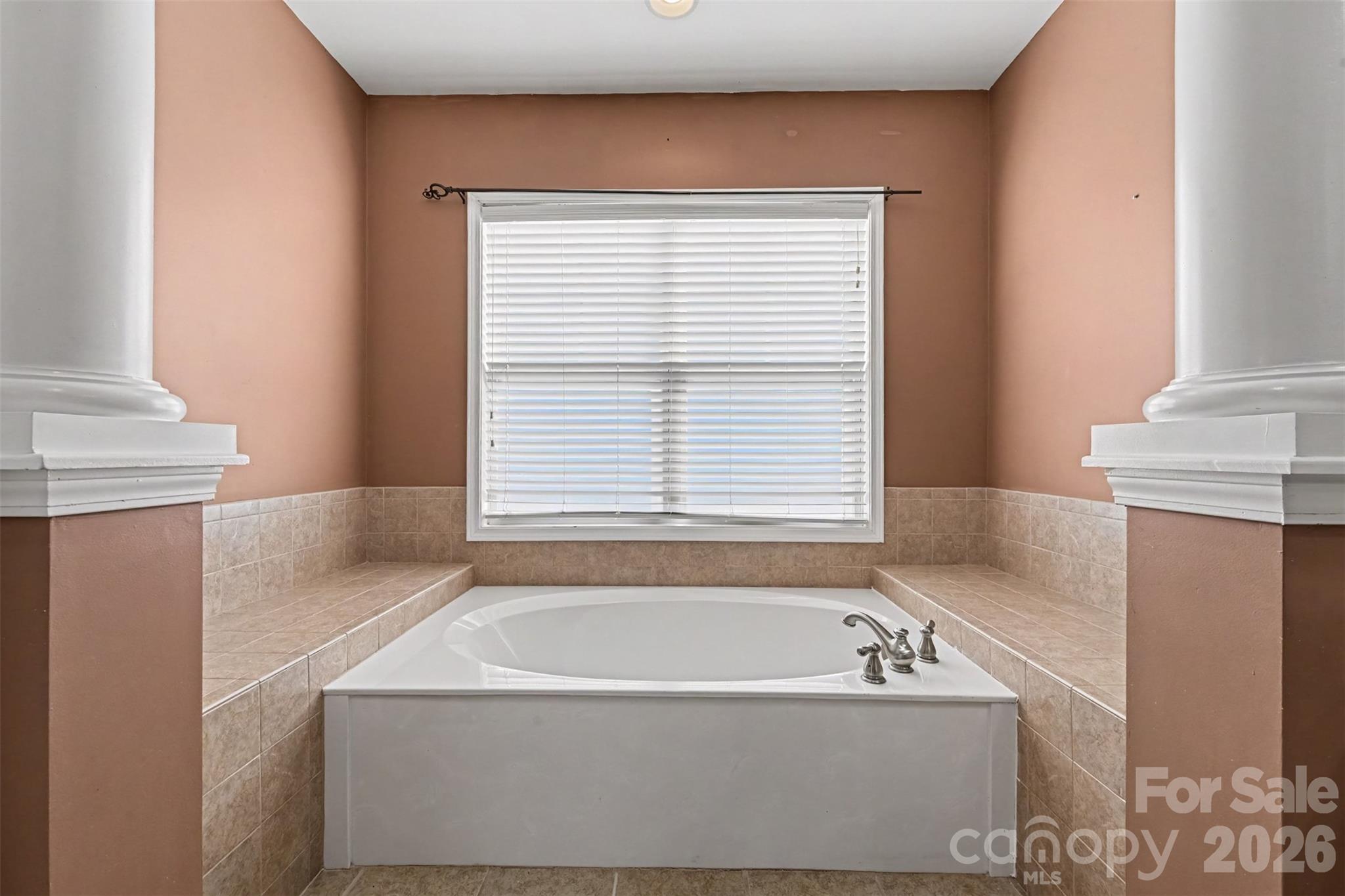 Townhouse at 114 Inlet Point Drive, Tega Cay, photo 16 of 37