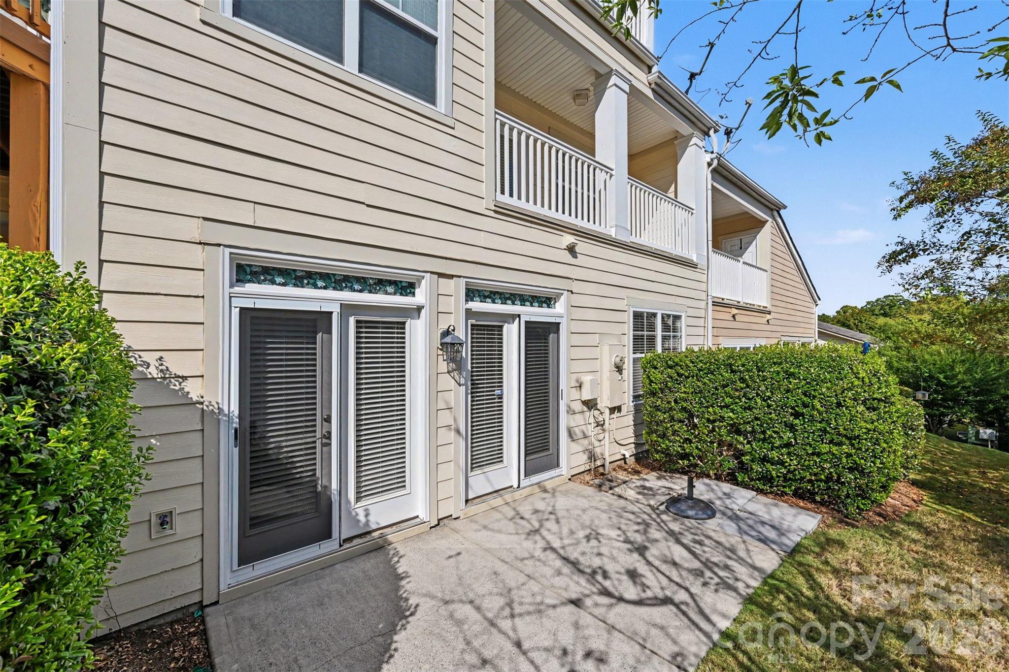 Townhouse at 114 Inlet Point Drive, Tega Cay, photo 27 of 37