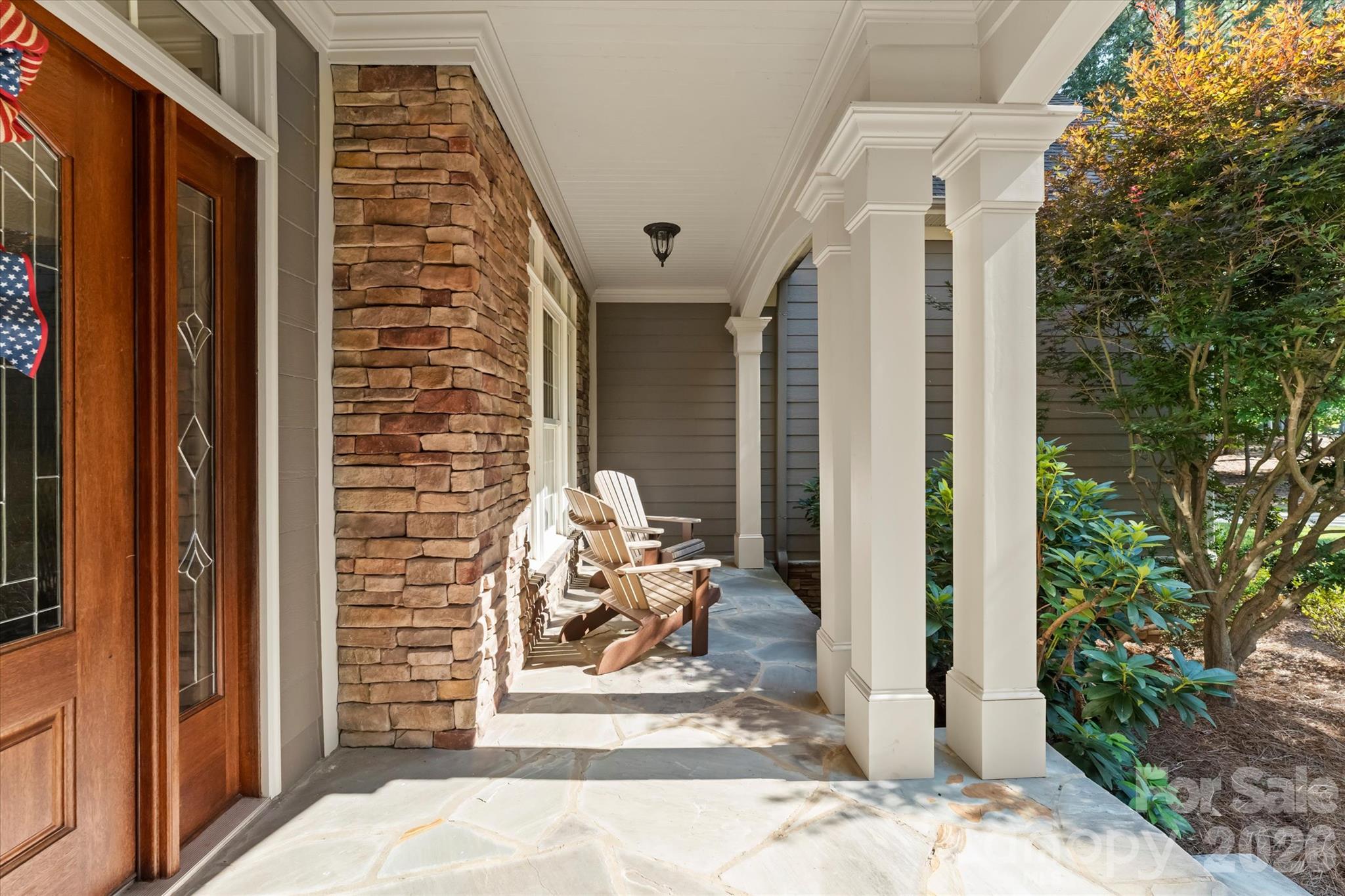 Covered front porch - 4552 Sawgrass Court, Denver