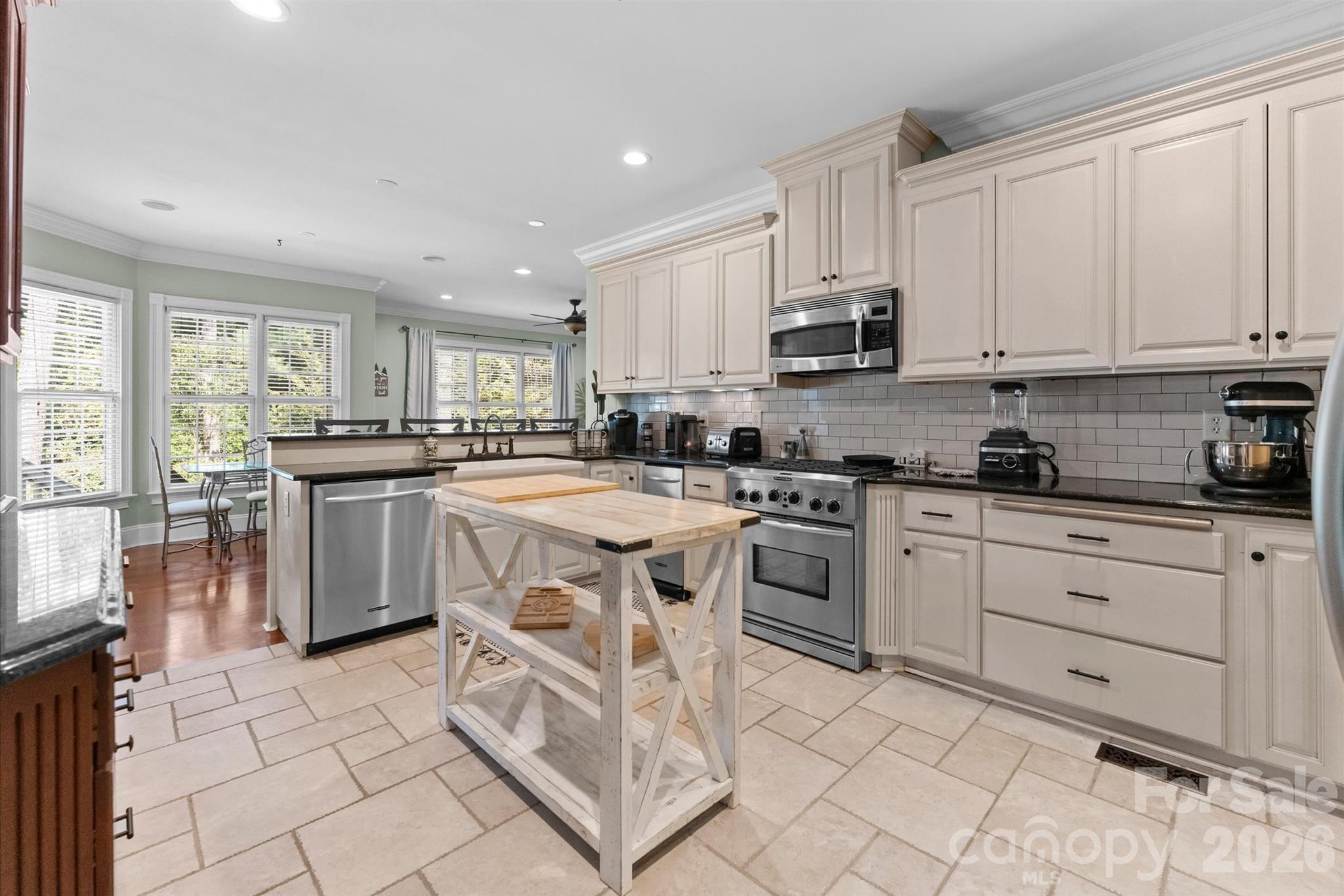 Main level kitchen - 4552 Sawgrass Court, Denver