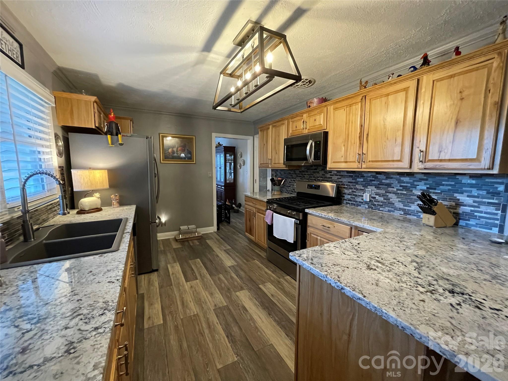 Single Family Residence at 839 W Garrison Boulevard, Gastonia, photo 3 of 25