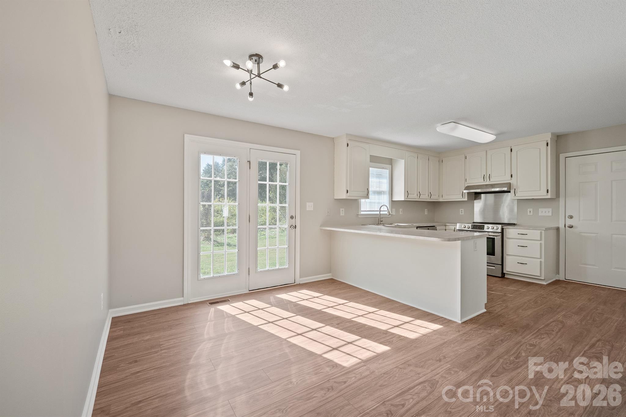 DR-kitchen - 1061 Isenhour Court, Maiden