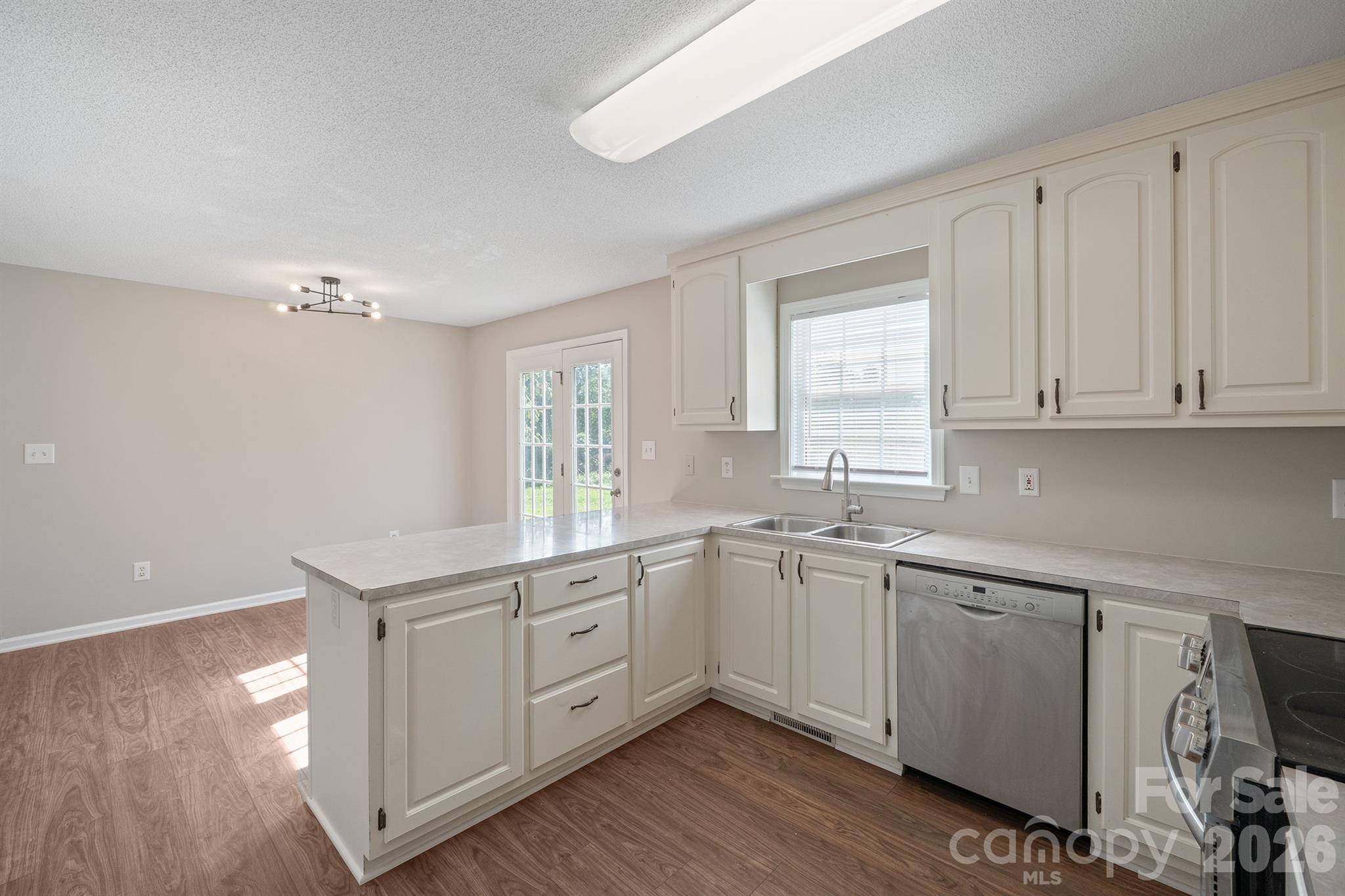 kitchen - 1061 Isenhour Court, Maiden