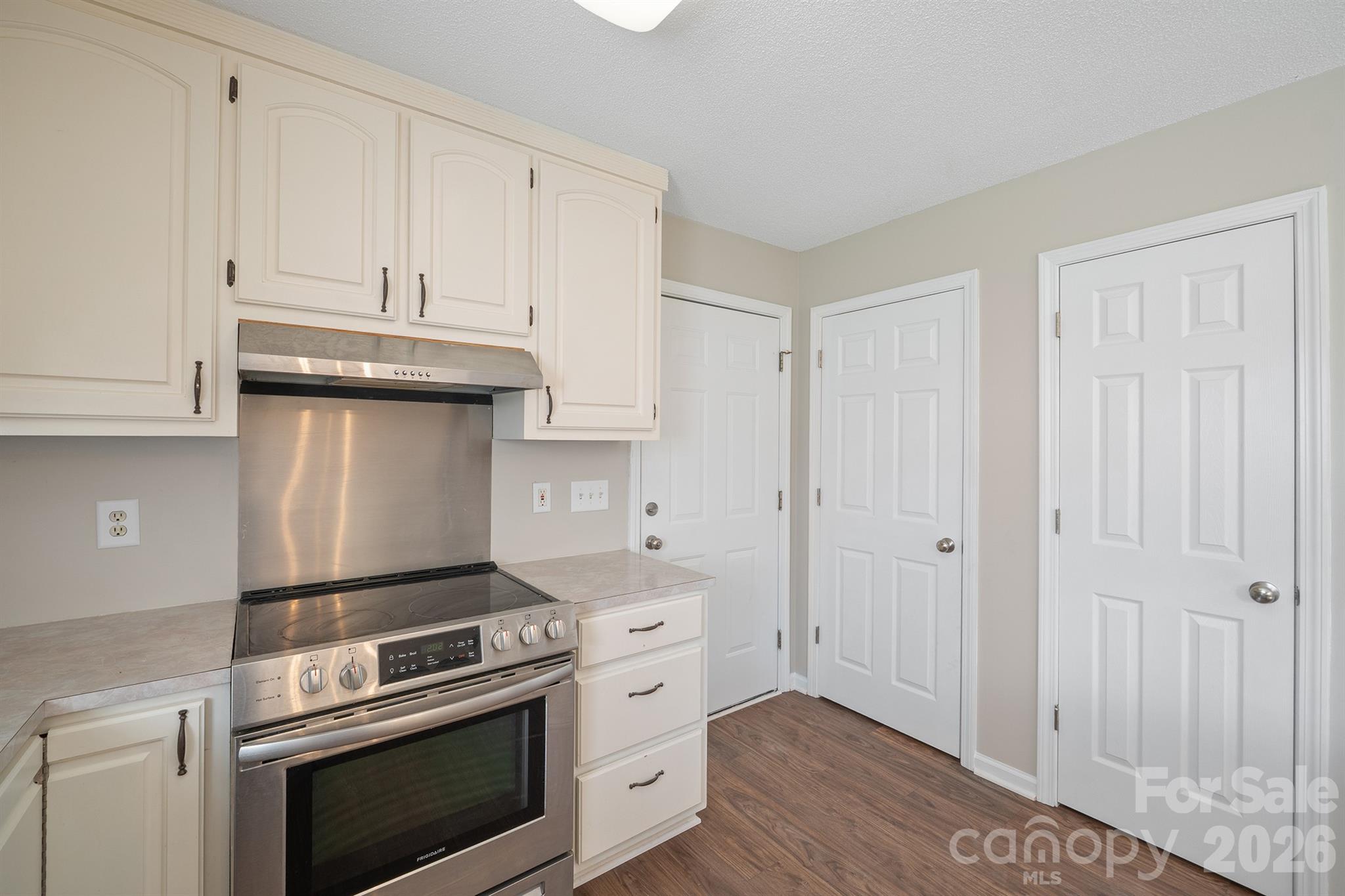 kitchen - 1061 Isenhour Court, Maiden